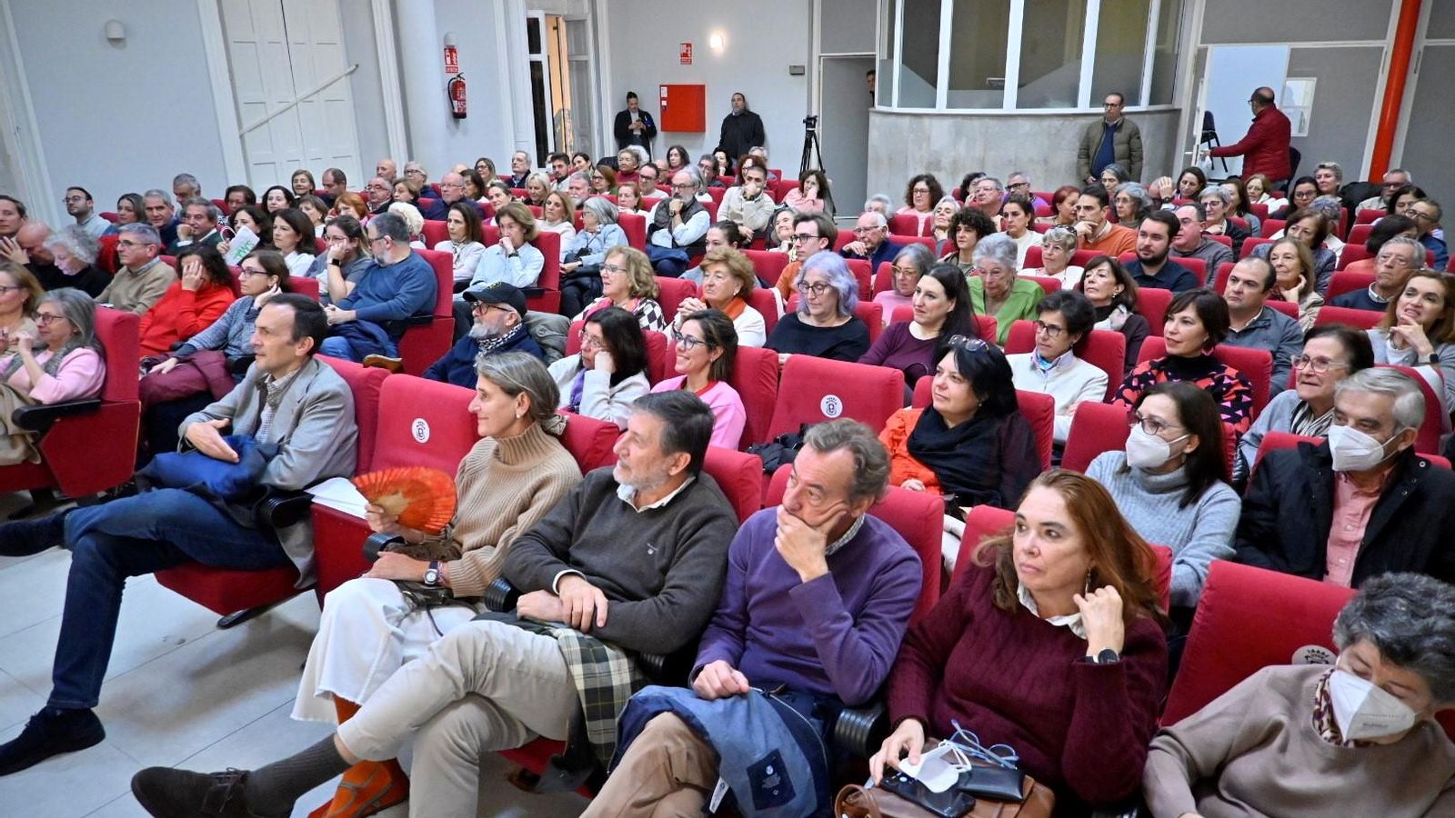 El público disfrutando de la presentación de Cercas.