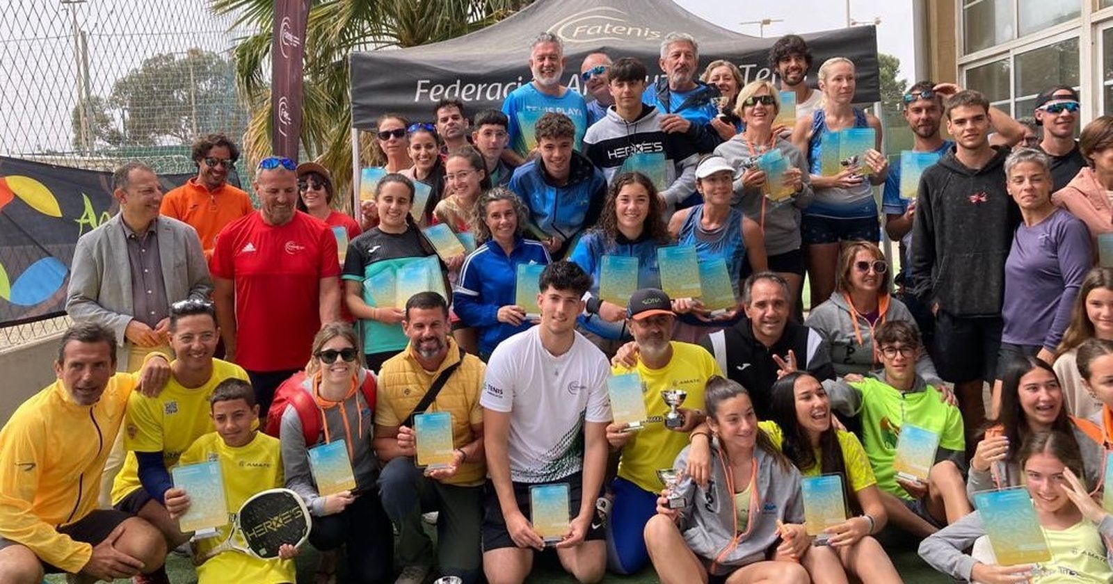 Foto de familia con los ganadores de las diferentes categorías