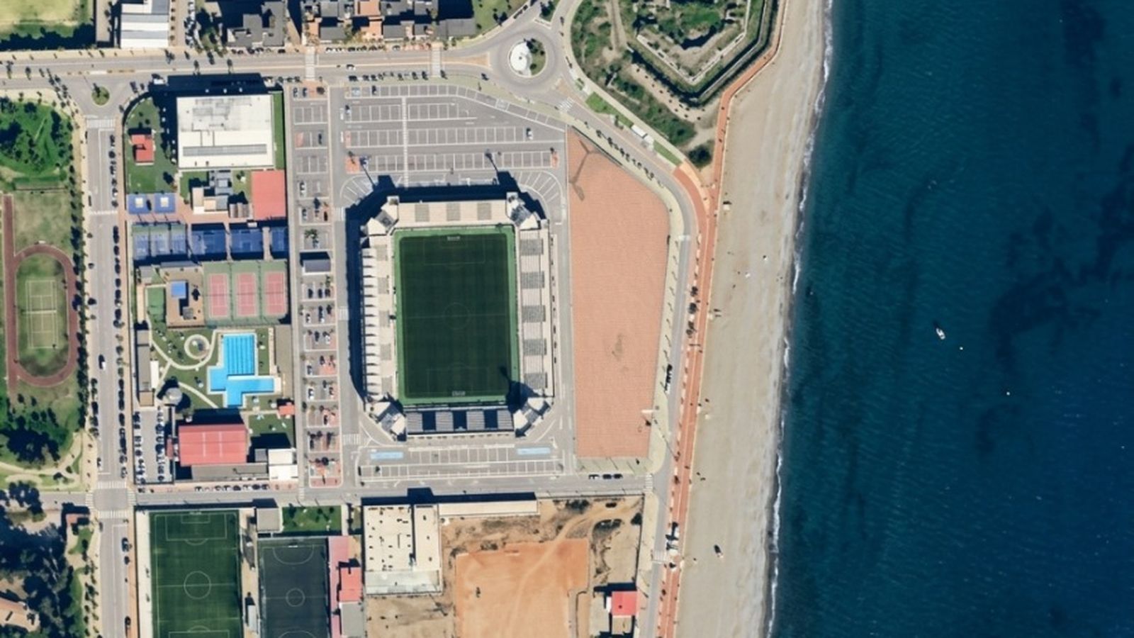 La zona donde se instalarán las pistas de deportes de verano, a la derecha del estadio.