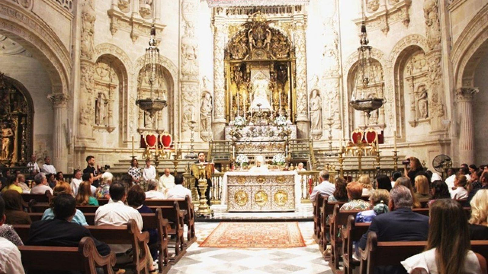 Un momento de la ceremonia realizada en la Capilla Real.