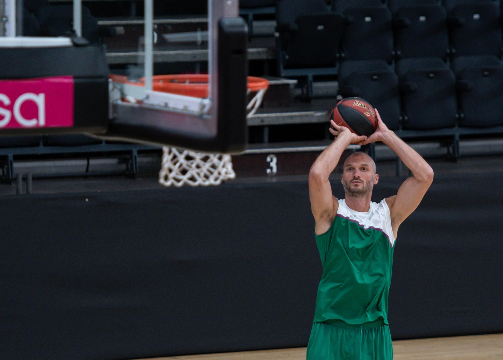 Las fotos del Unicaja en la toma de contacto con La Fonteta