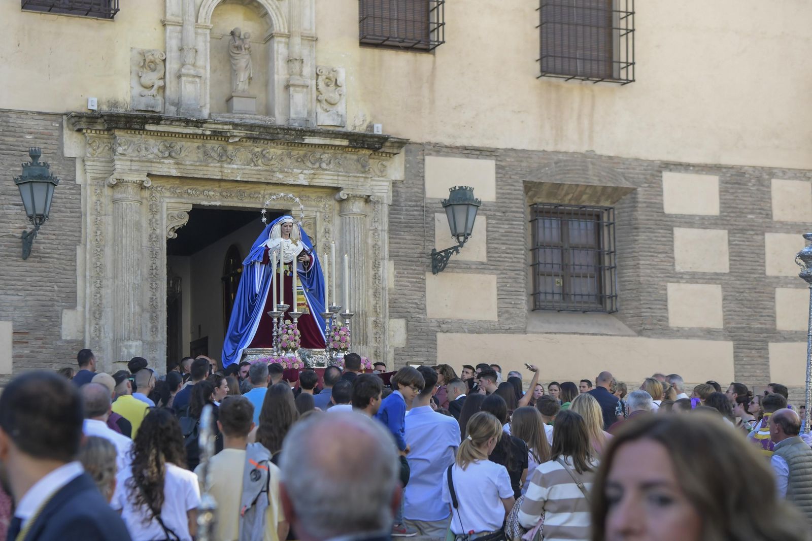 Galería: La Estrella sube en vía crucis al Cerro de San Miguel