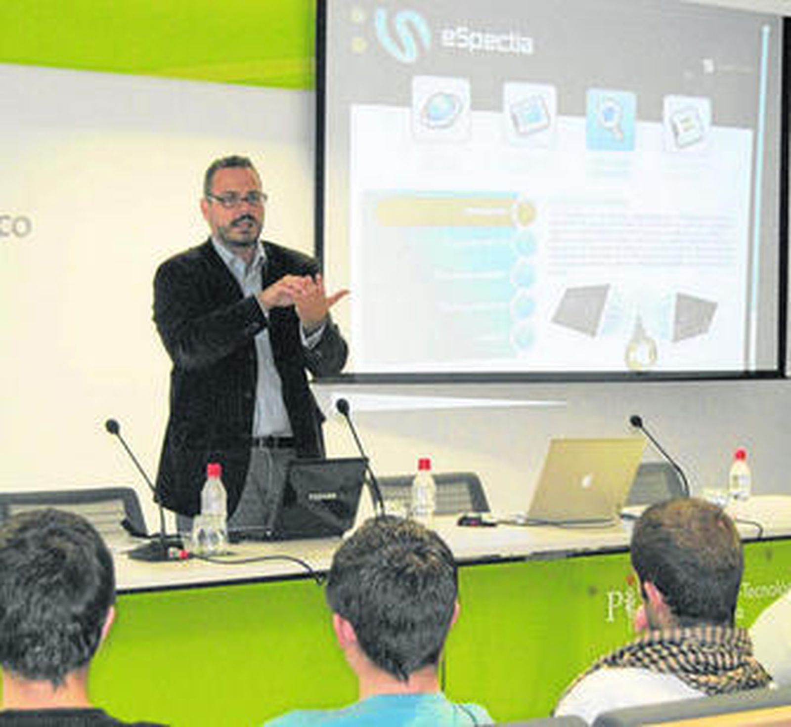 IPTV explica su proyecto a los alumnos del IES Galileo en una actividad dentro de la Semana de la Ciencia.