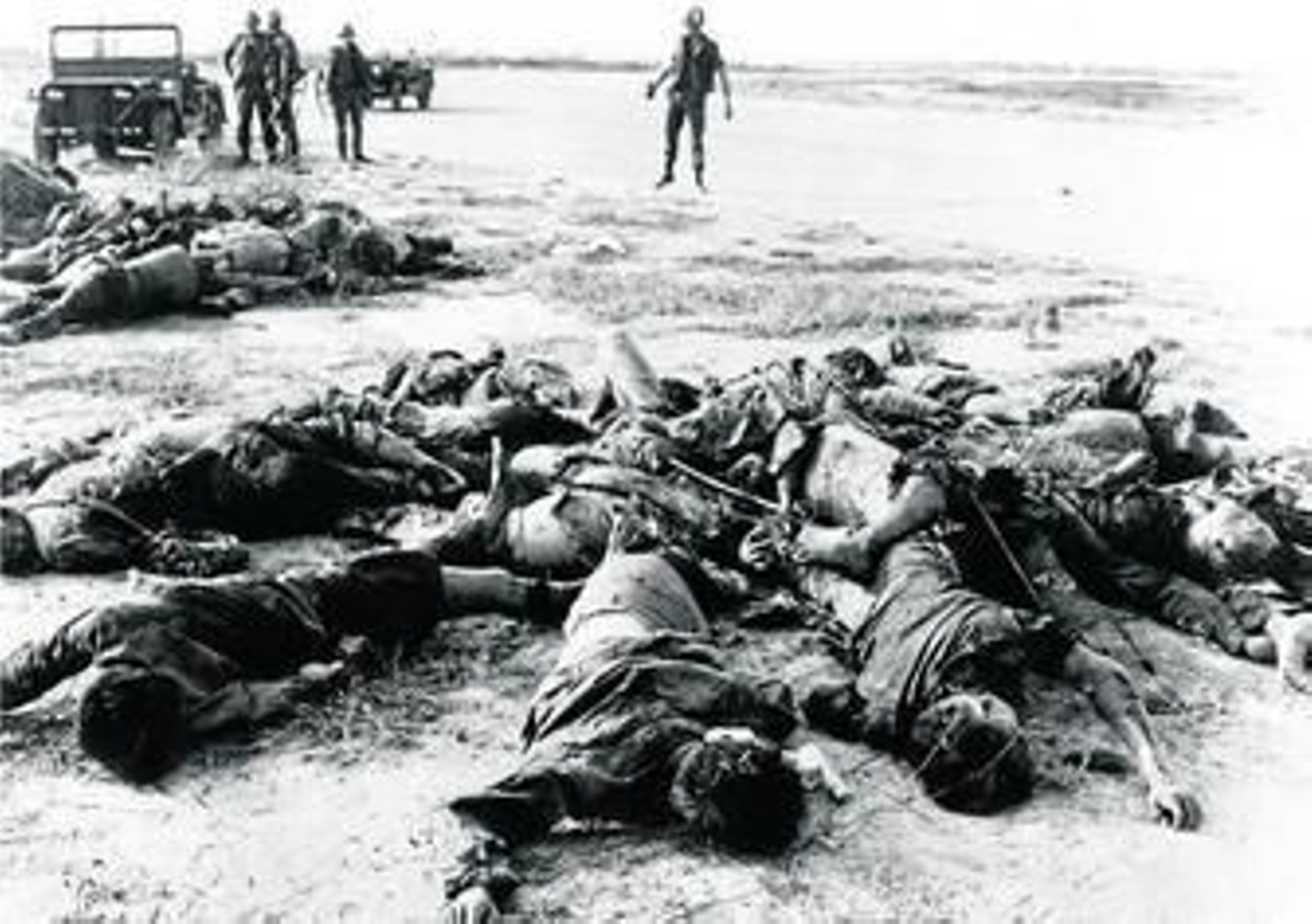 Cadáveres en la aldea de My Lai, en Vietnam, tras la matanza del 15 de marzo de 1968.