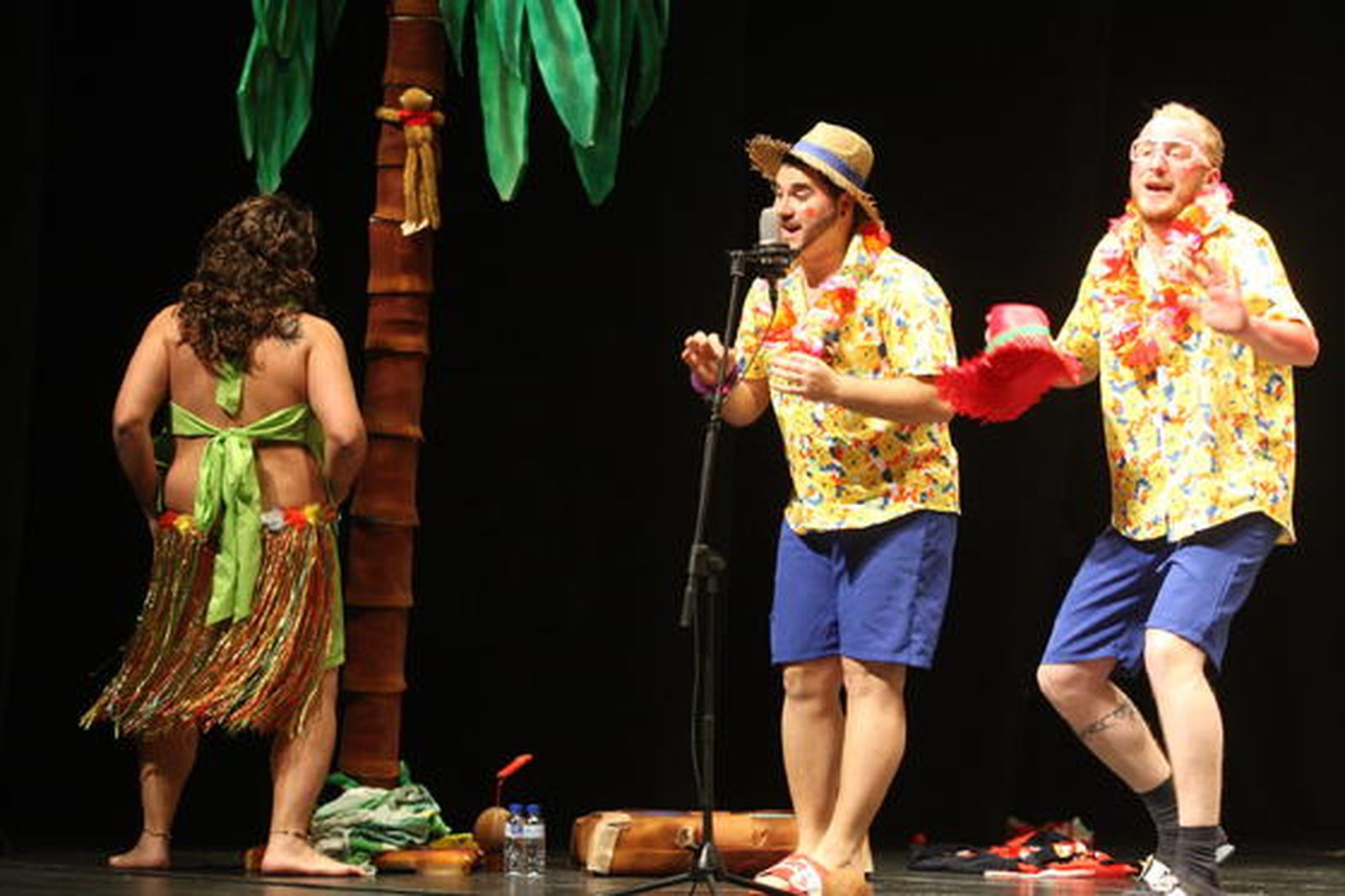 Chirigota de La Línea 'Los pulseritas'./Fotos:Paco Guerrero

Foto: Paco Guerrero