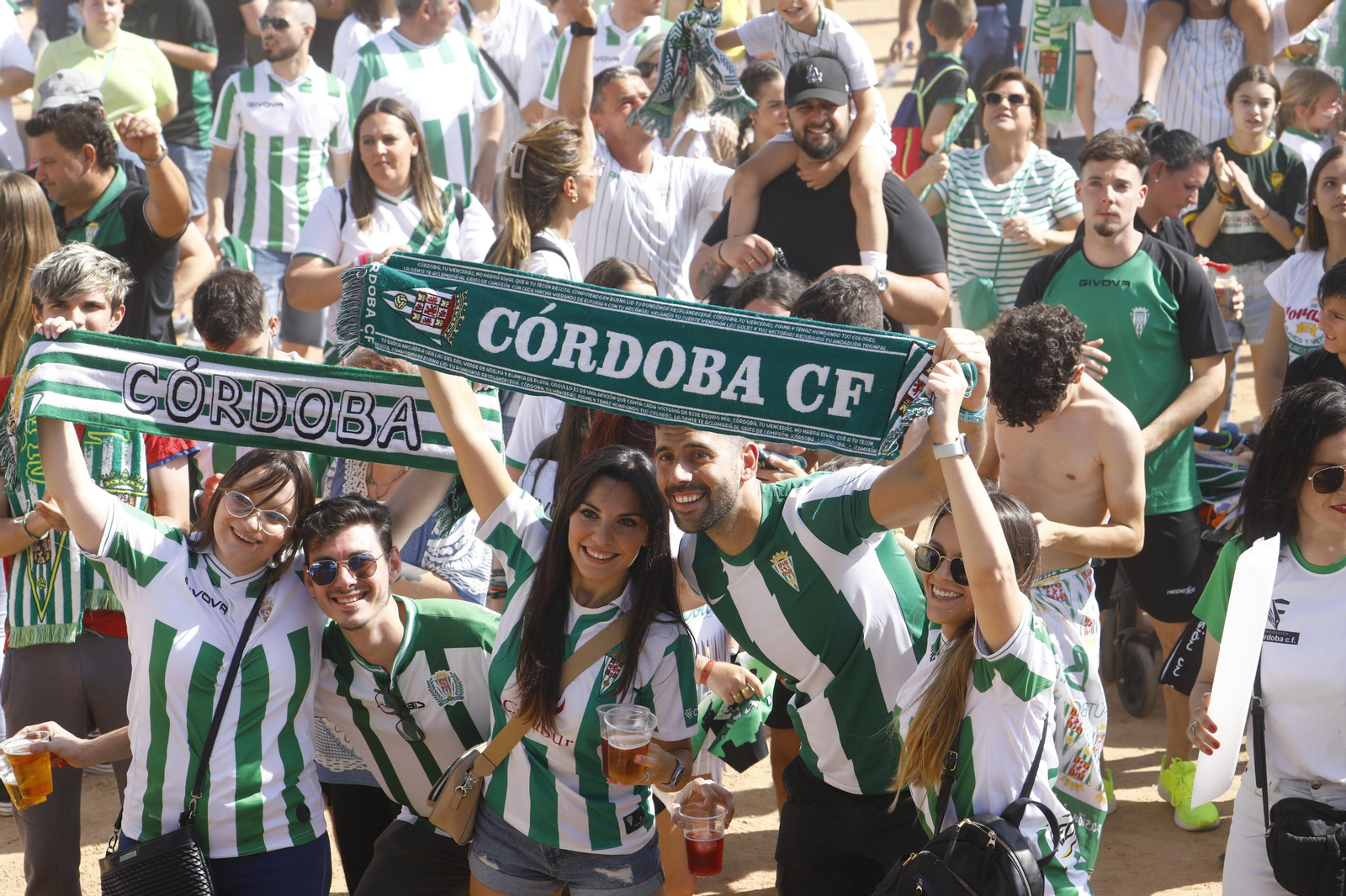 Las mejores fotos de la 'Fan Zone' del Córdoba CF antes del partido ante la Ponferradina