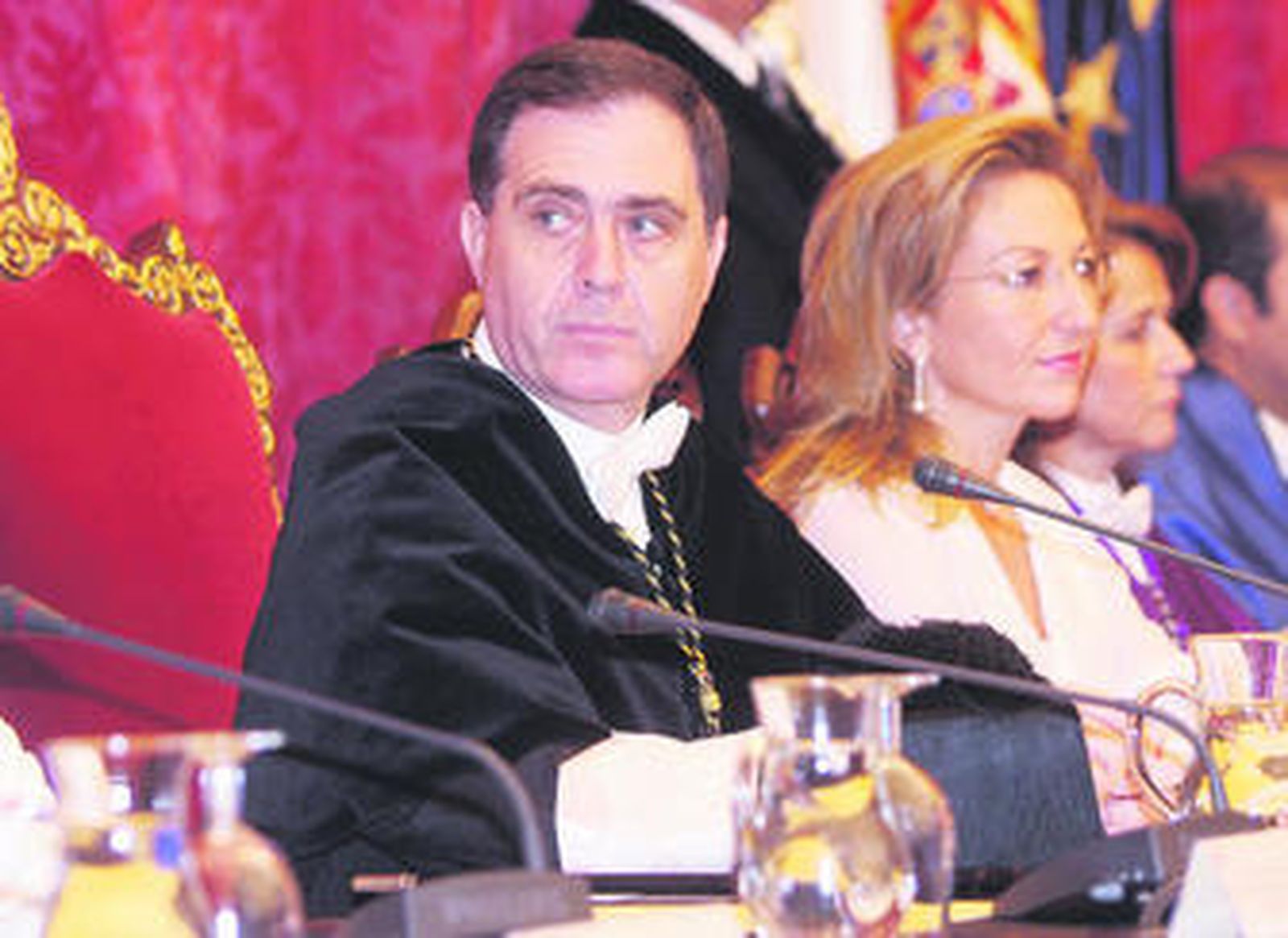 El rector de la Hispalense, Joaquín Luque, momentos antes de pronunciar el discurso inaugural del curso universitario.