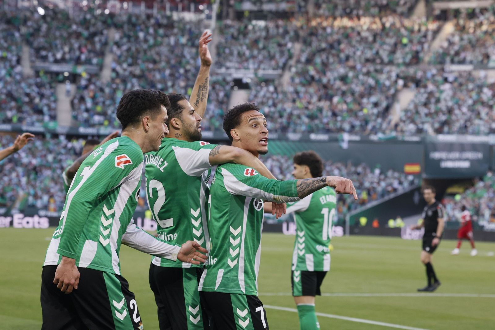 Antony celebra su gol en el último derbi.
