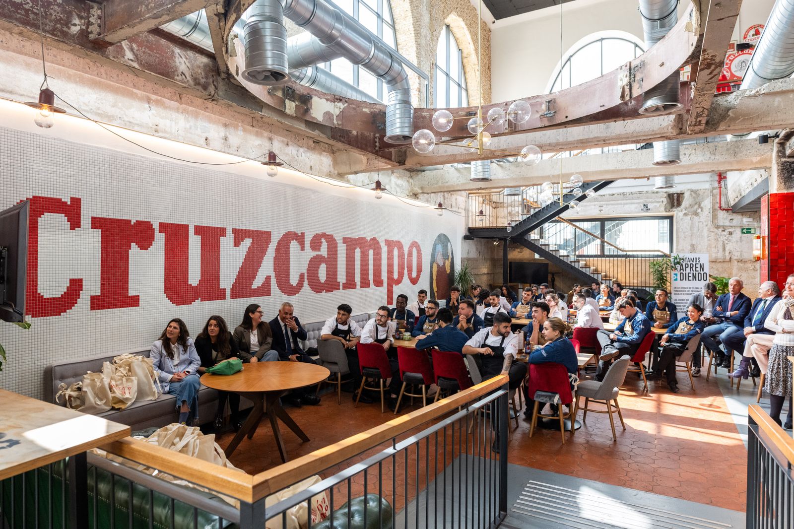 Las fotos de jugadores del Betis y del Sevilla en la Cruzcampo