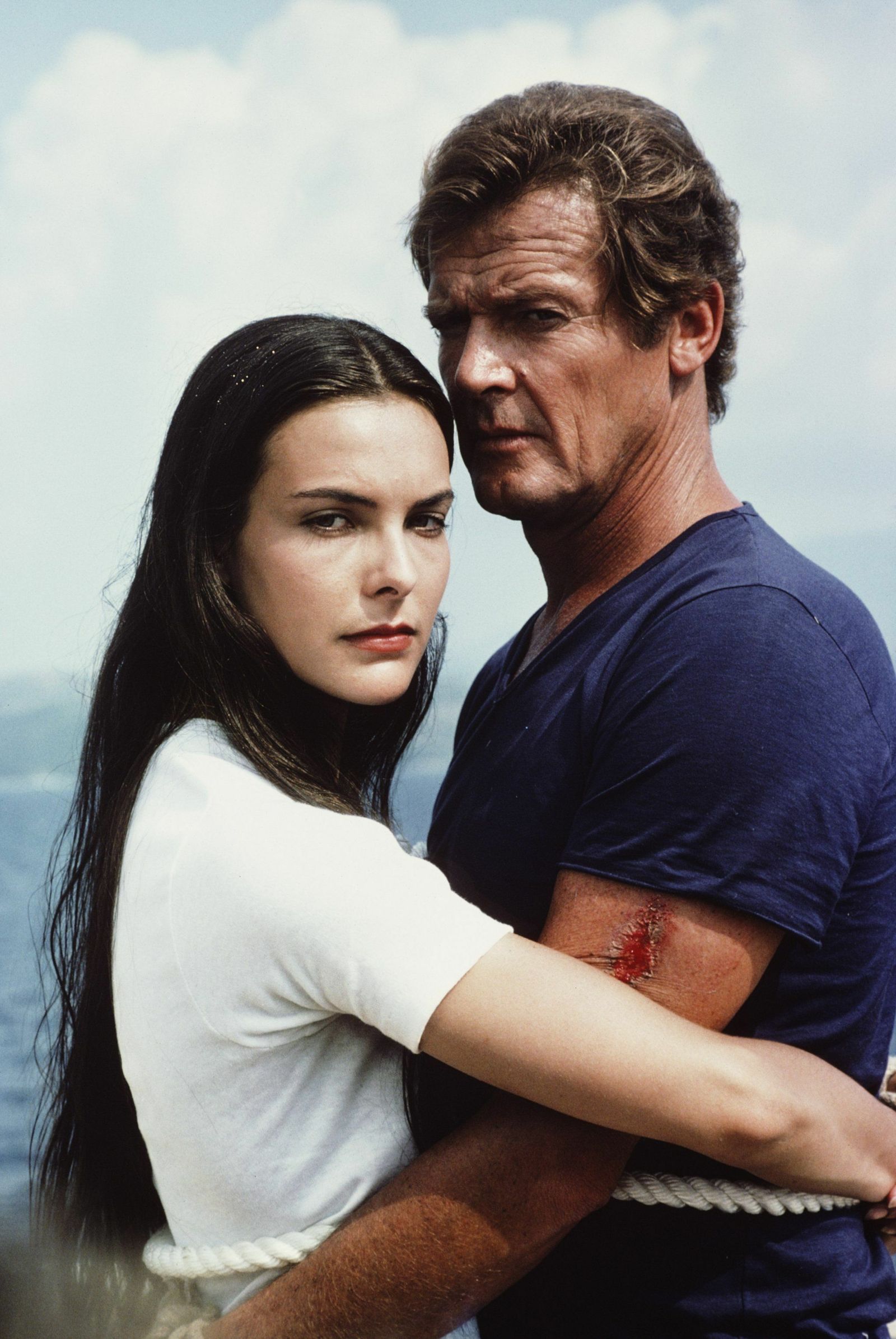 Con Rooger Moore, en una película de James Bond.