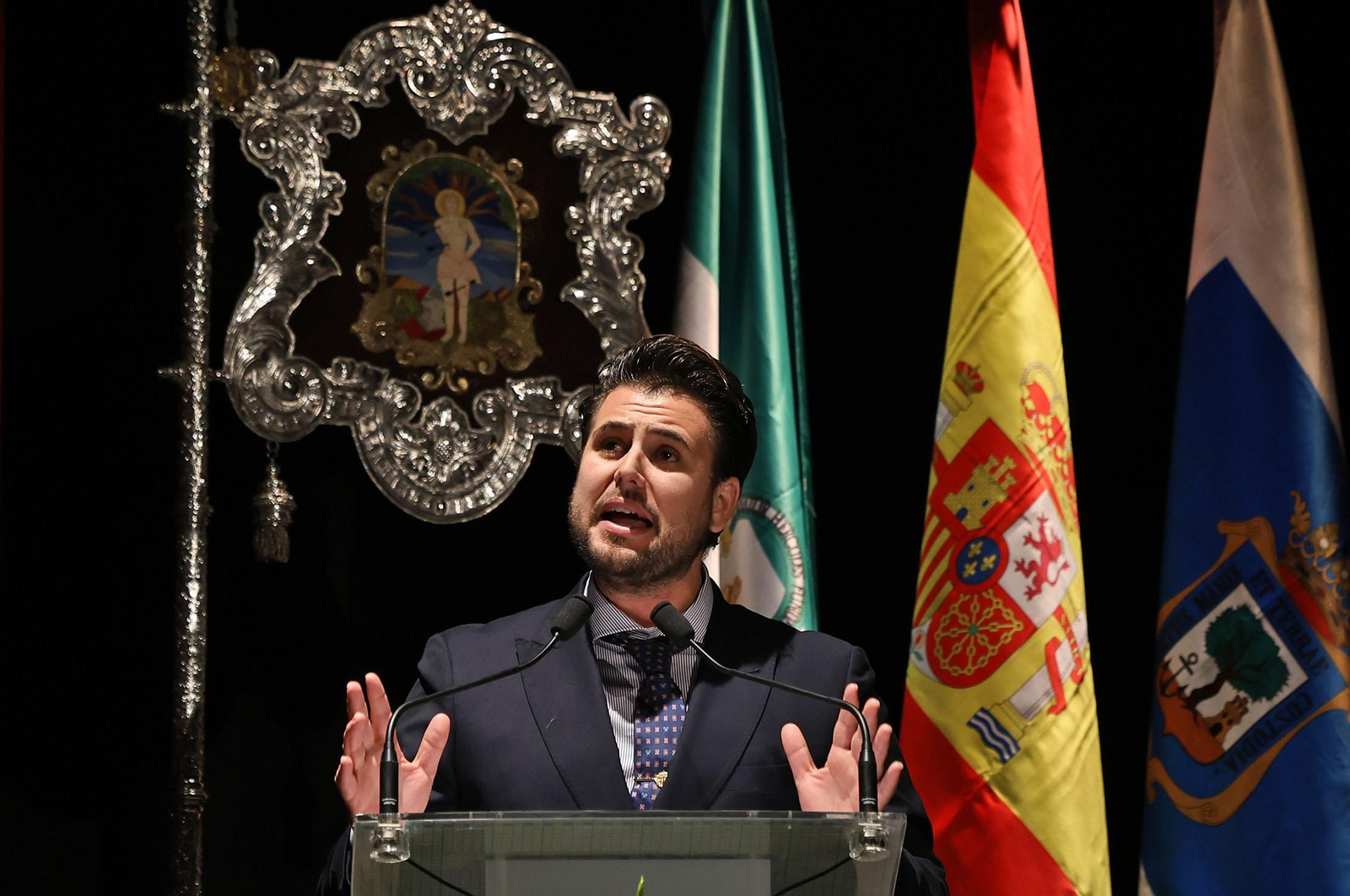 Pepelu Bonaño pregona a San Sebastián en el Gran Teatro de Huelva, en imágenes