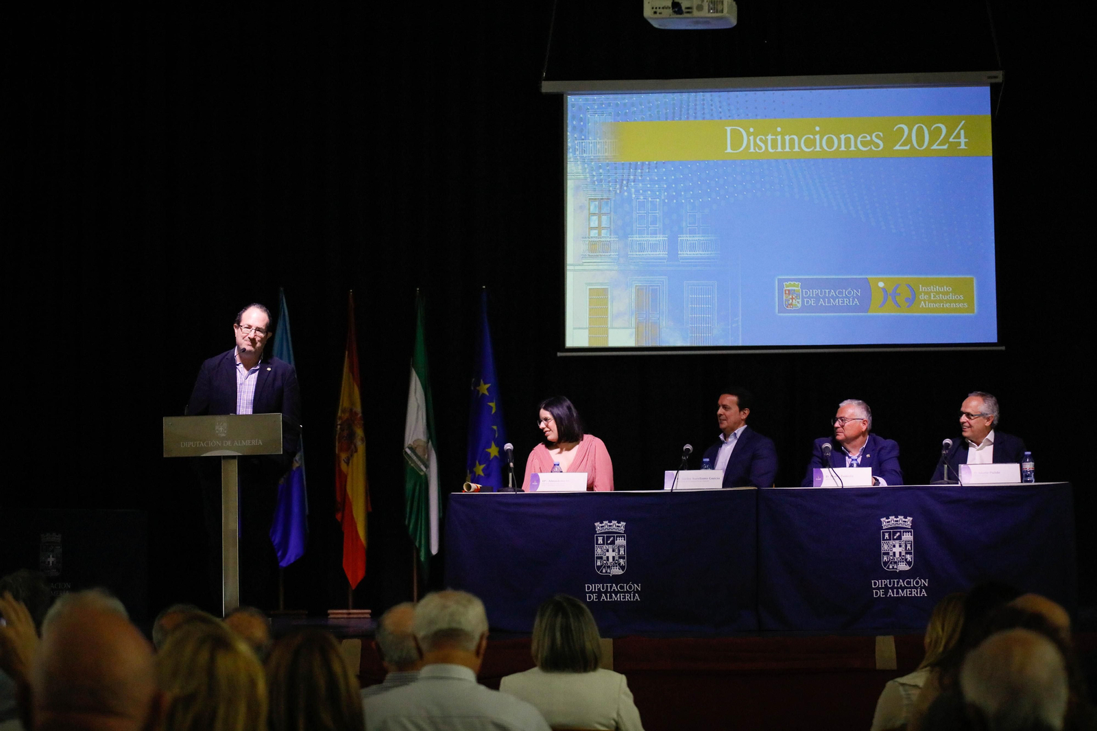 Imágenes de la entrega de los Escudos de Oro del IEA y la celebración de su Plenario