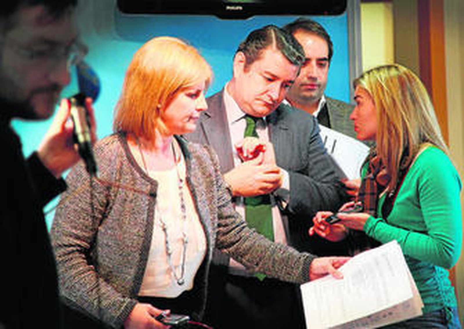 Antonio Sanz junto a María José García-Pelayo y Antonio Saldaña , ayer.