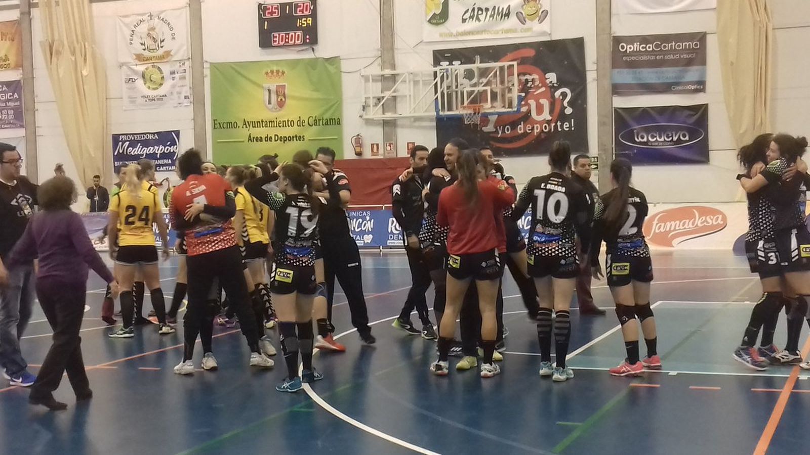 Las jugadoras del Rincón Fertilidad celebran el pase.