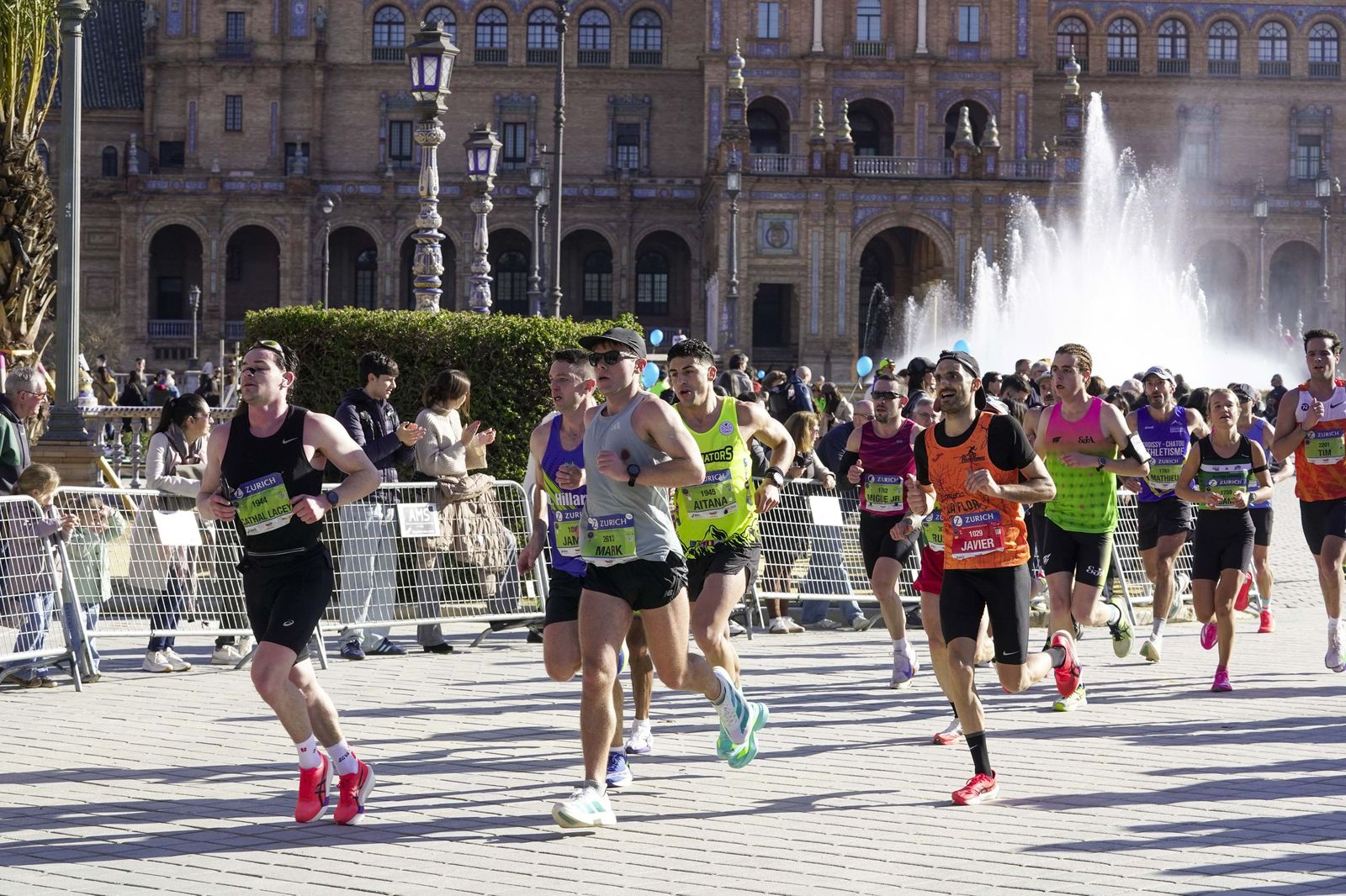 El Zúrich Maraton de Sevilla 2026 en la Plaza de España, galería 1