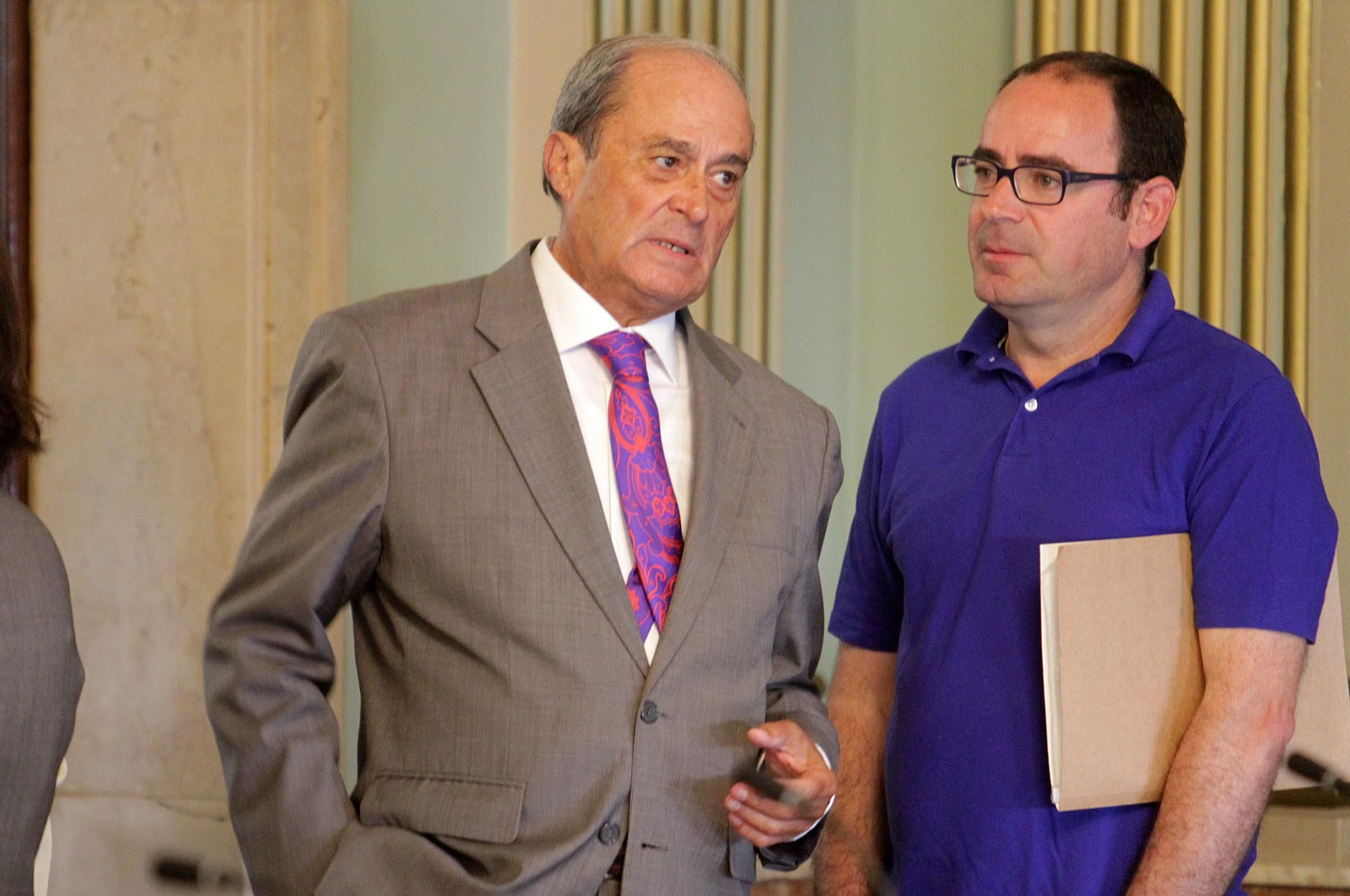 Imágenes de la Mesa de los Fosfoyesos celebrada en el ayuntamiento