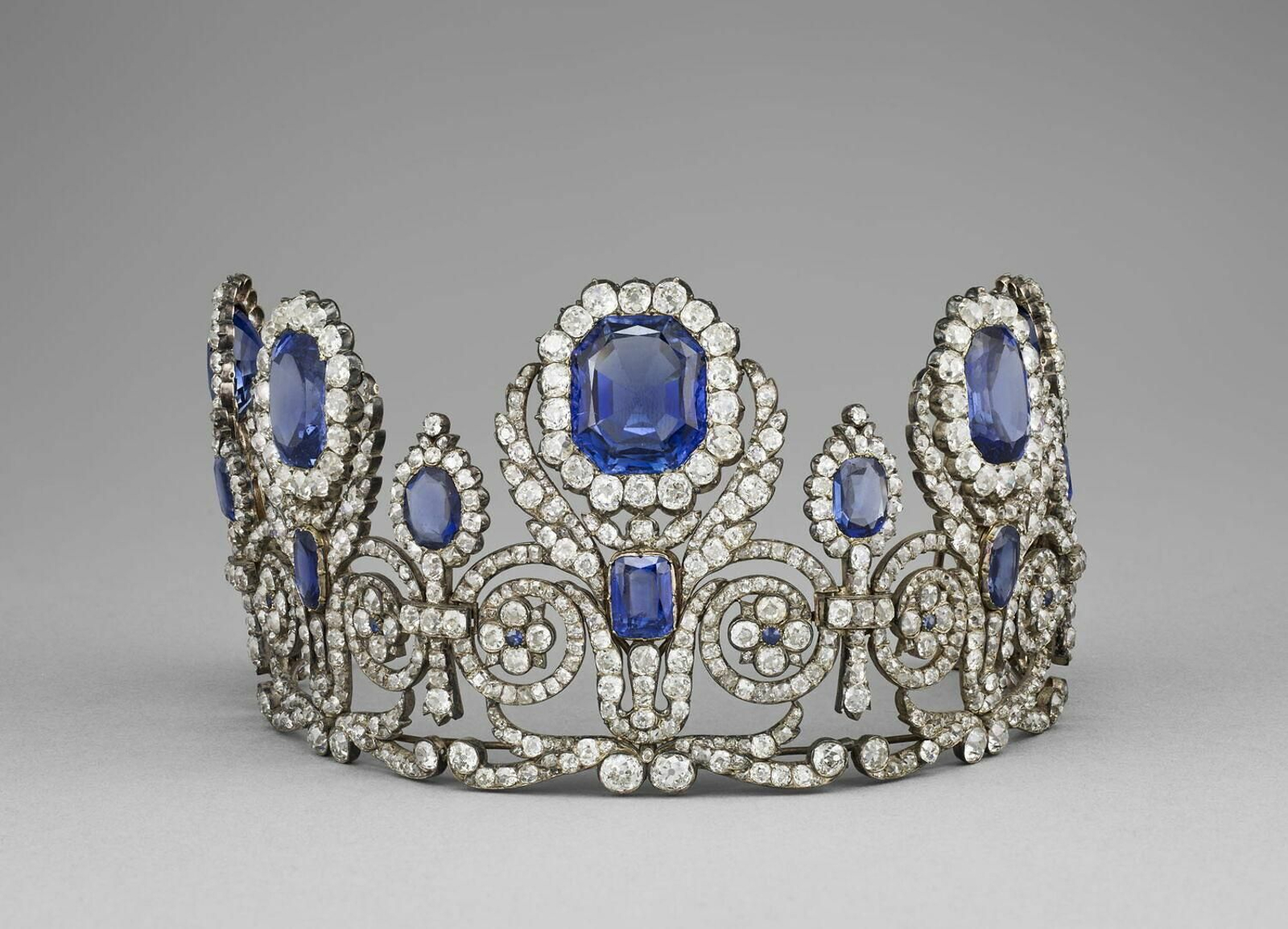 Diadema de la reina María Amelia y de la reina Hortensia