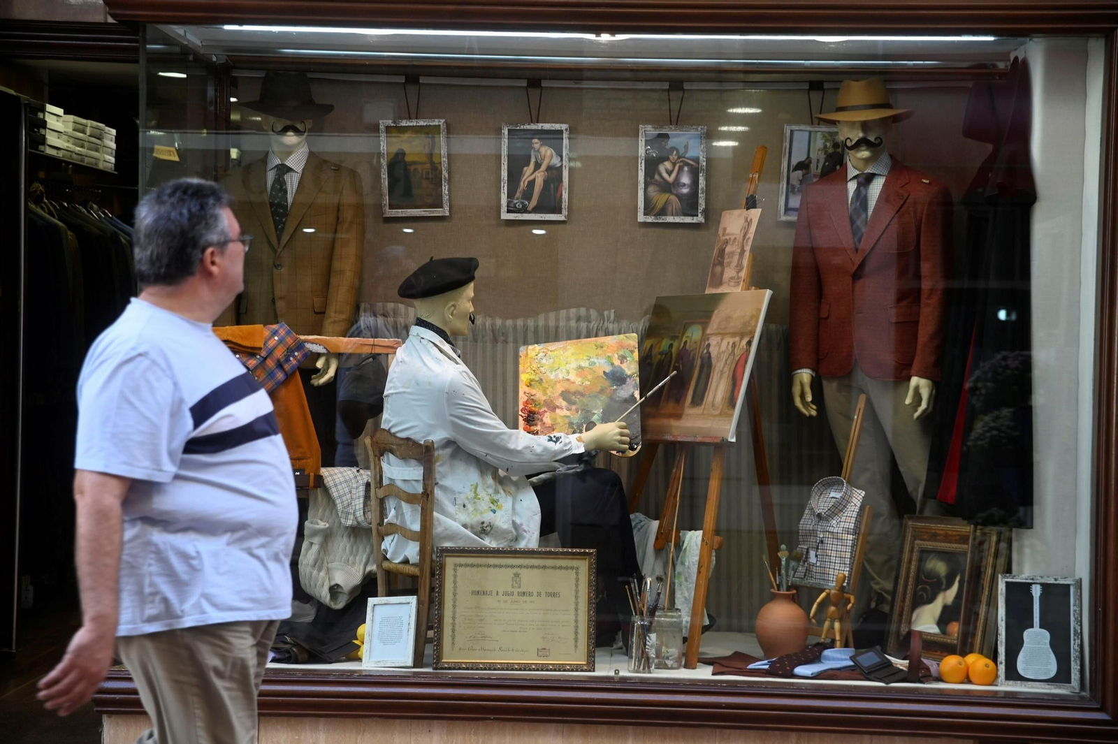 Las mejores imágenes del concurso de escaparates dedicado a Julio Romero de Torres