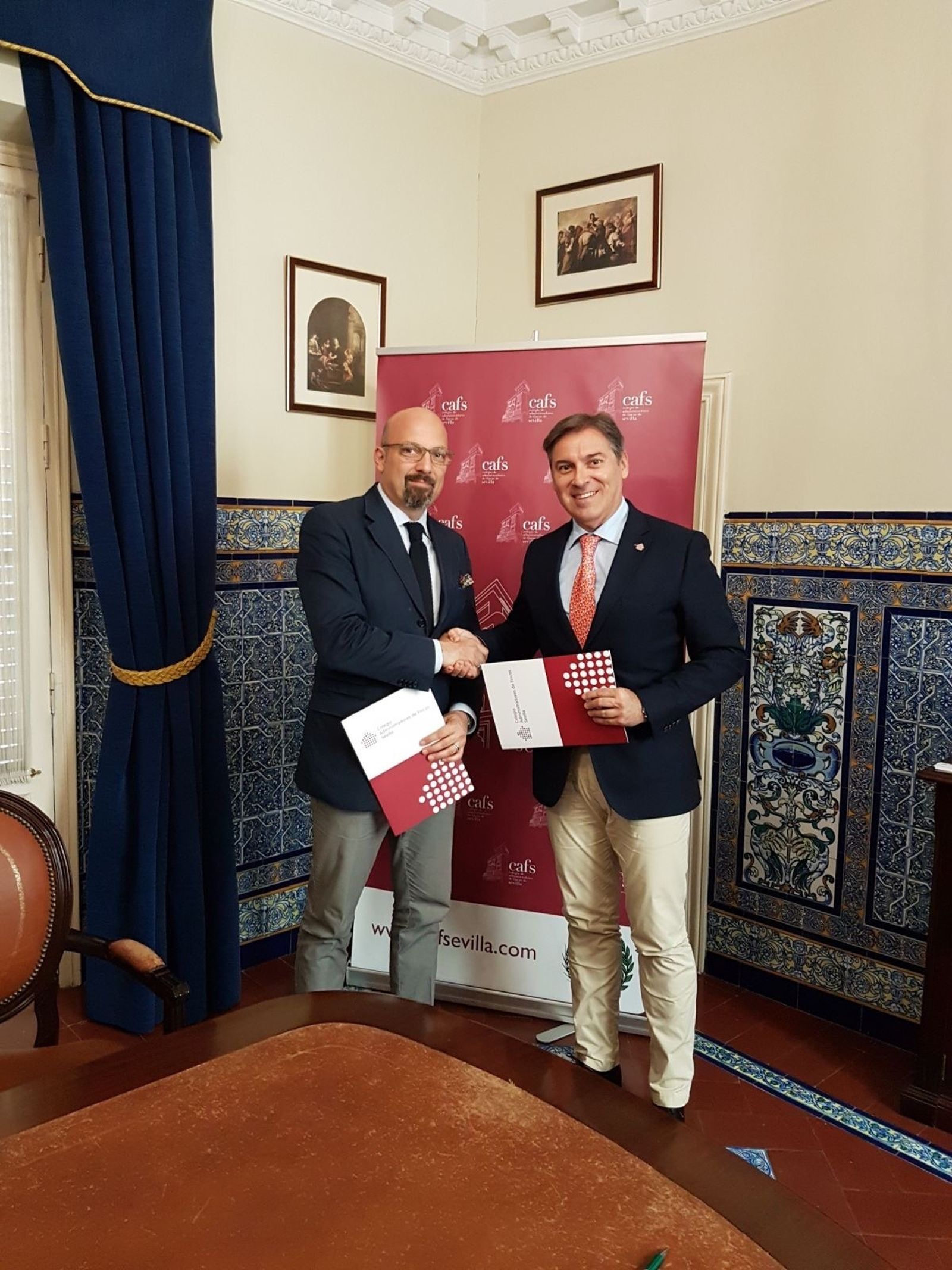 Marco Lamberti y José Feria Moro, tras la firma del acuerdo.