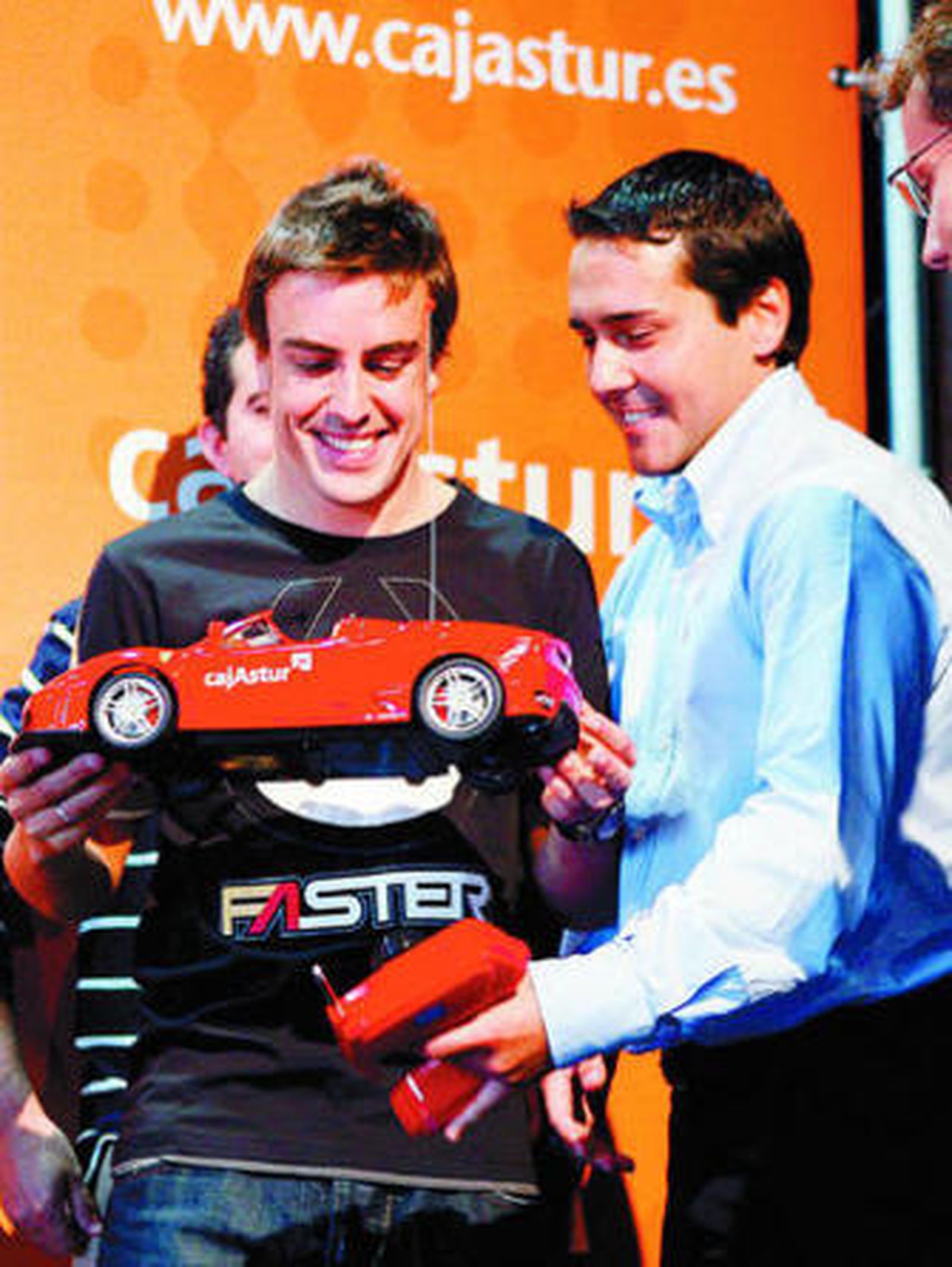 Alonso, durante el acto de entrega de sus becas de ingeniería.