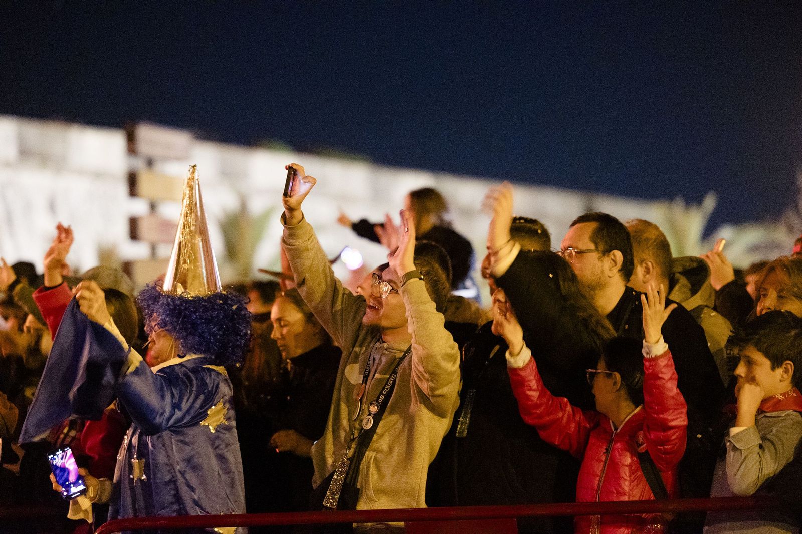 Las imágenes del espectáculo final del Carnaval de Cádiz 2026, con la quema de la Bruja Piti