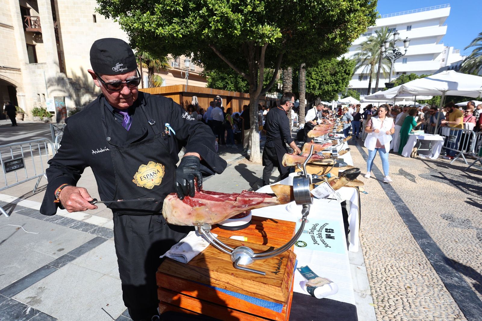 Cortadores de jamón en la plaza del Arenal a beneficio del Hogar San Juan