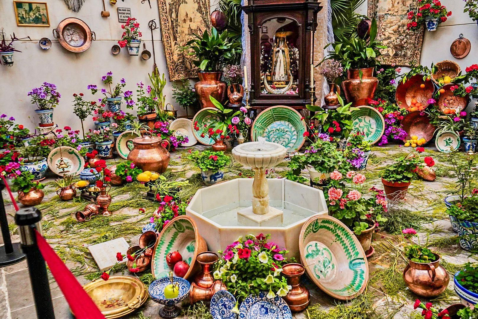 Granada ya vive las Cruces desde el día de antes: las mejores fotos