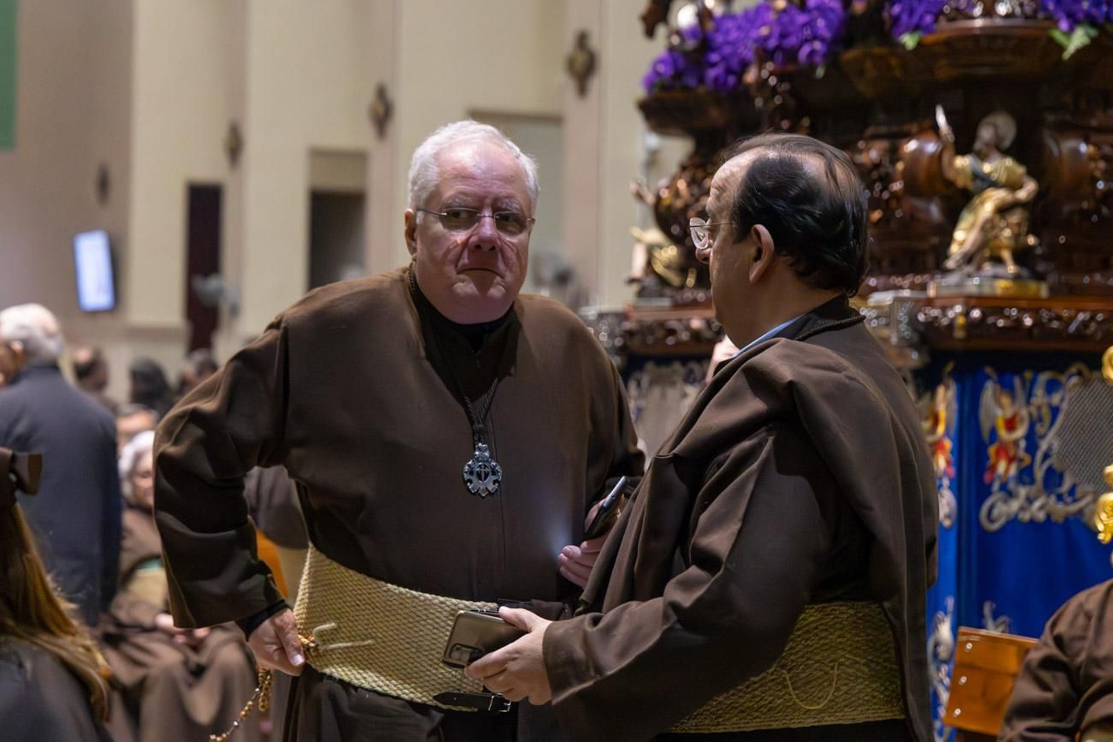 La temida lluvia impide el desarrollo normal de este Martes Santo