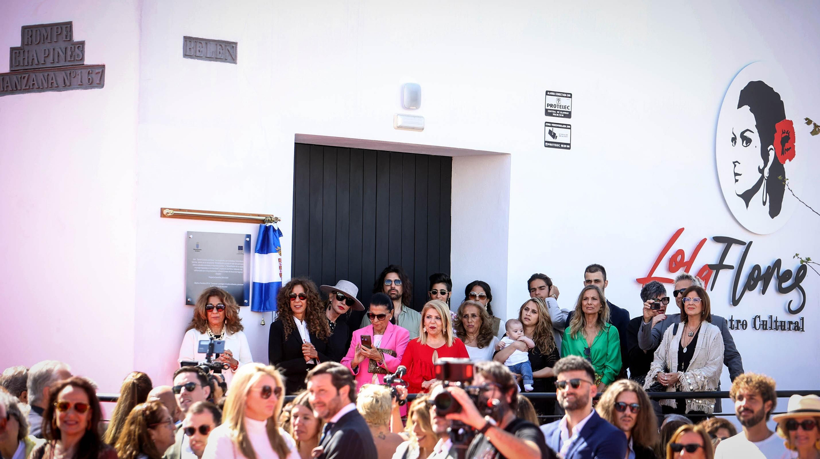 Toda la familia de Lola Flores y muchos famosos en Jerez en la inauguración de su Centro Cultural Toda la familia de Lola Flores y muchos famosos en Jerez en la inauguración de su Centro Cultural