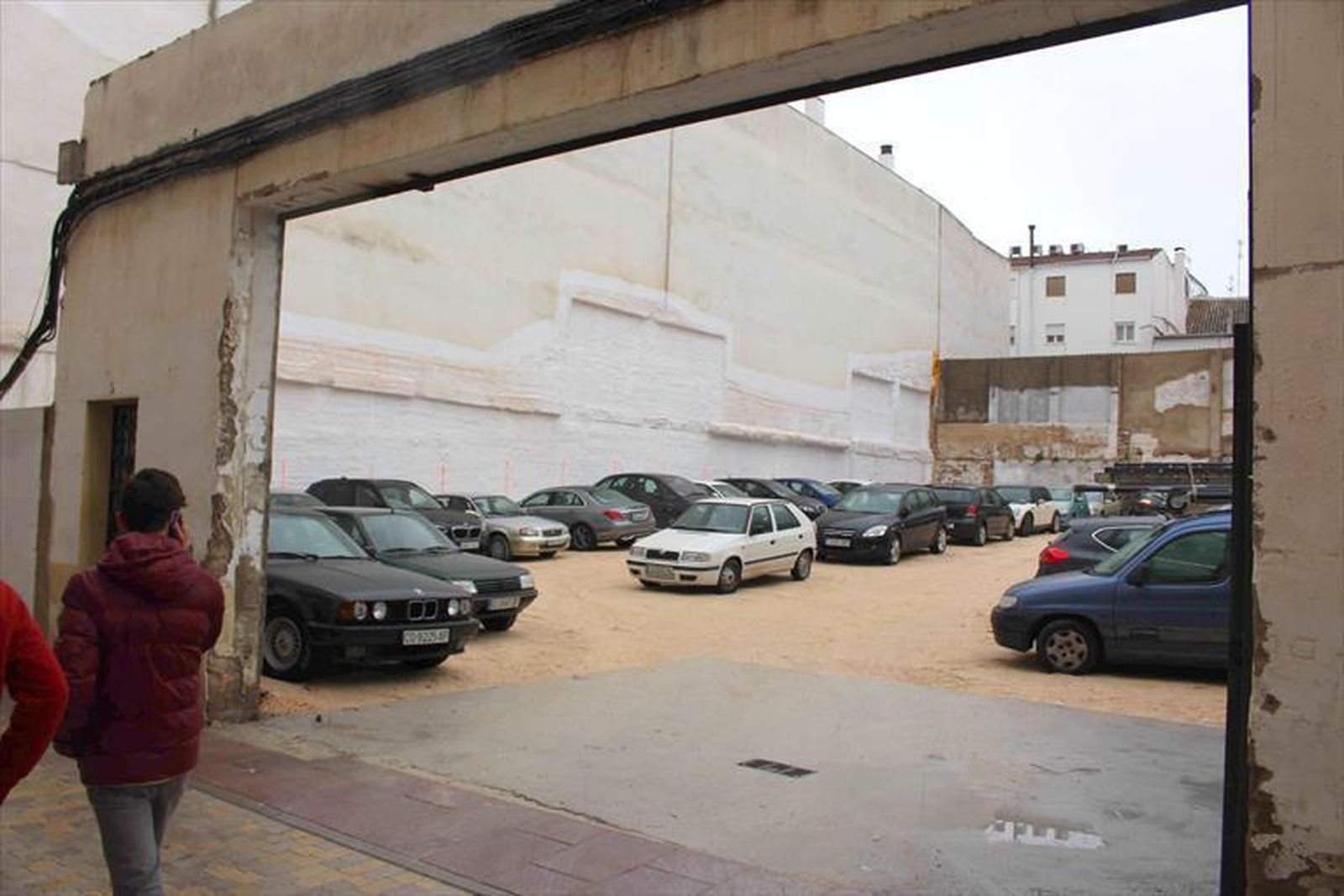 Solar donde se situará el nuevo parking.