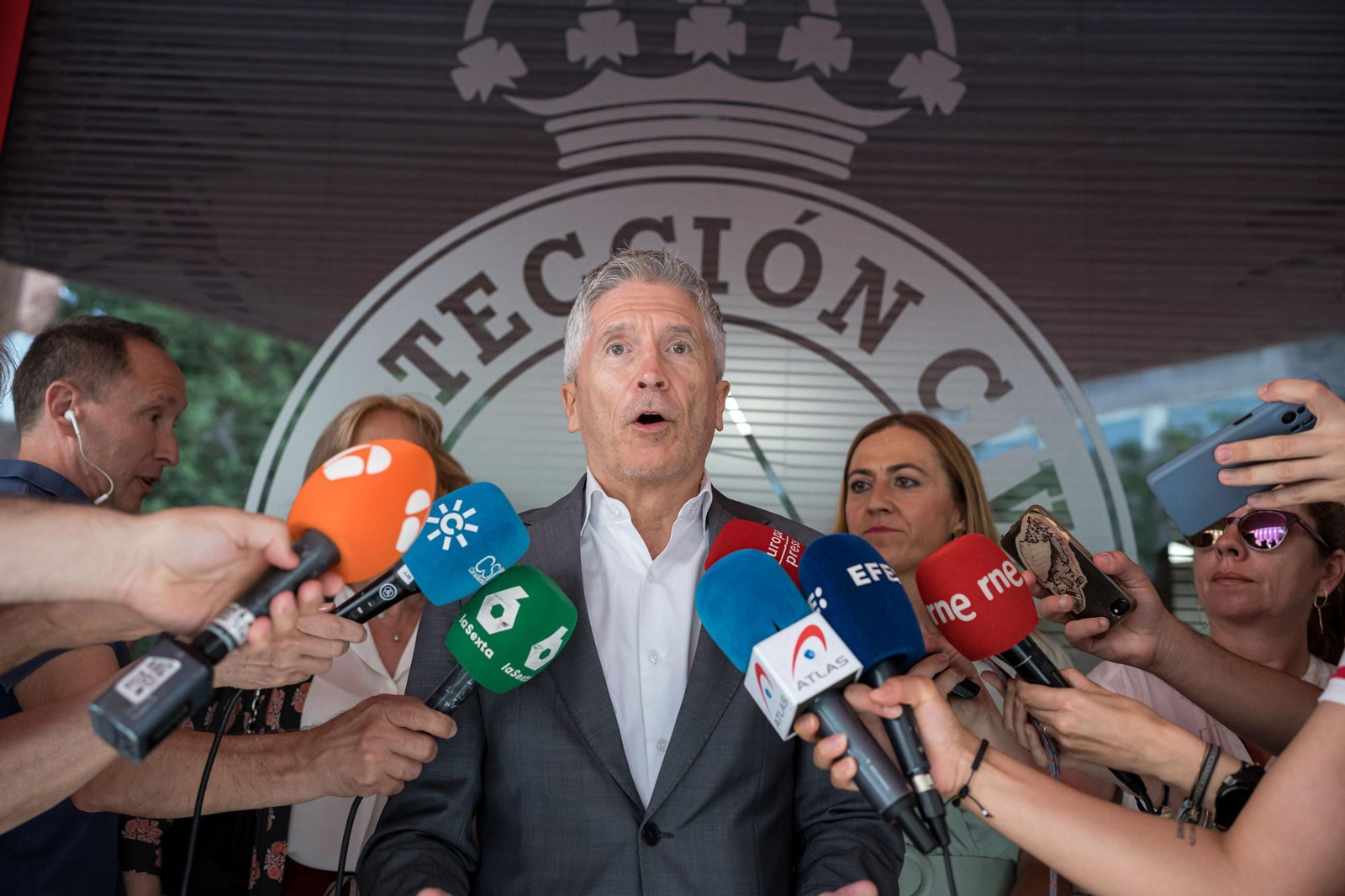 El ministro del  Interior, Fernando Grande-Marlaska, atiende a medios a su llegada a la sede de la Dirección General de Protección Civil y Emergencias