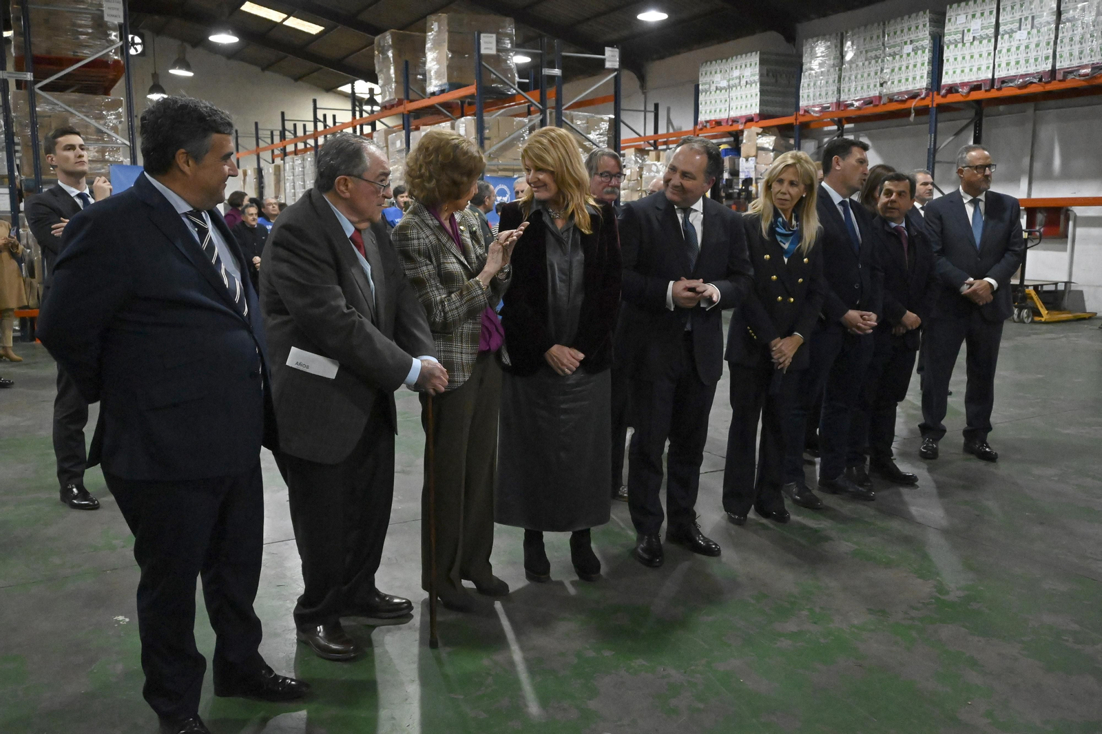 La Reina Sofía visita el Banco de Alimentos de Huelva, en imágenes