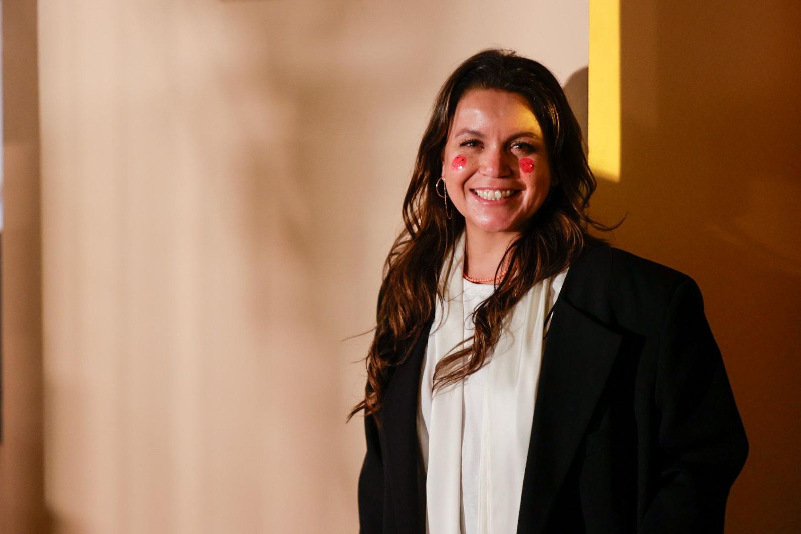 La bailaora María Moreno, en los pasillos del Gran Teatro Falla durante la Gran Final del COAC 2026.