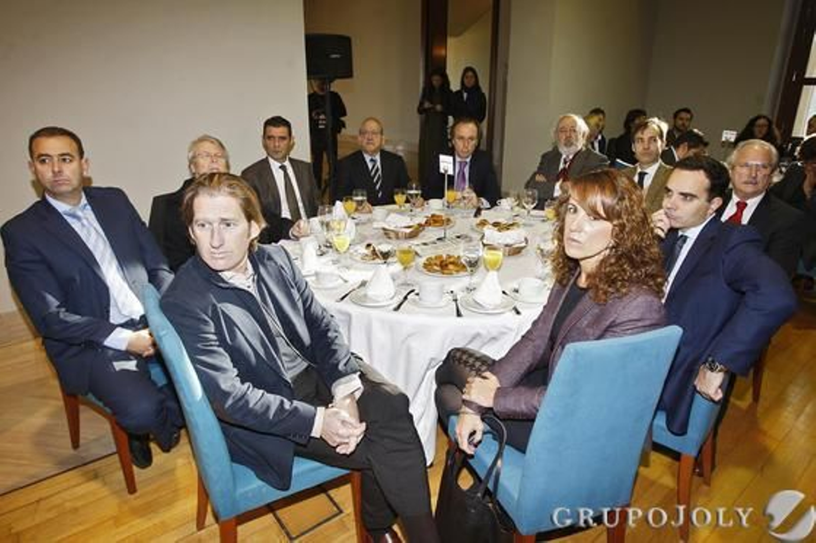 Ignacio Camacho, José Luis García Delgado, Antonio Arcas, Francisco Manzano, Álvaro Osborne Tosar, Jaime Tovar, Álvaro Osborne Gutiérrez, Antonio Zambrano, Eduardo Molina y Rosario Olaegui.

Foto: Joaquin Pino