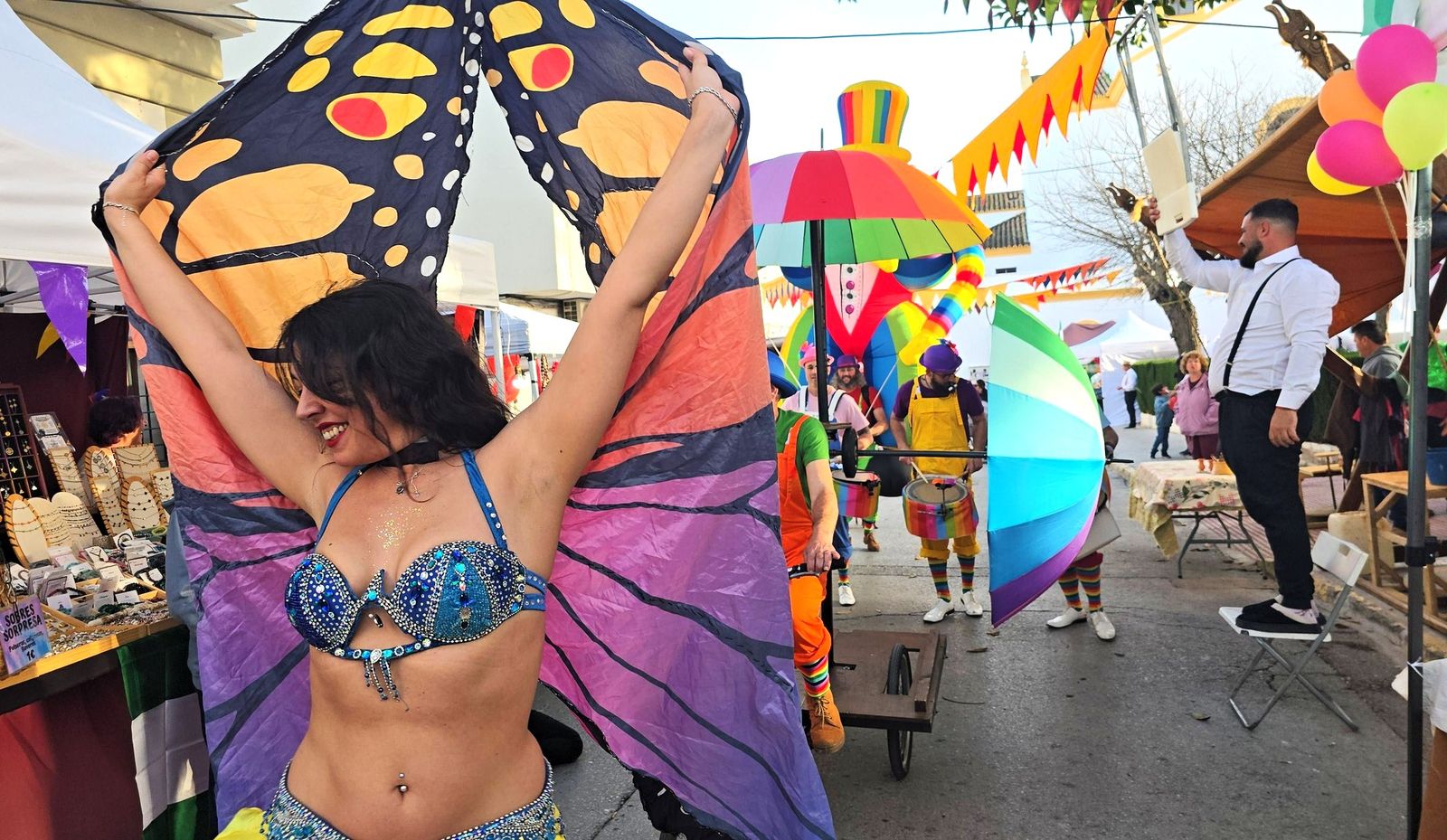 El mercado circense carnavalesco de Barbate se celebrará hasta este domingo, 1 de marzo