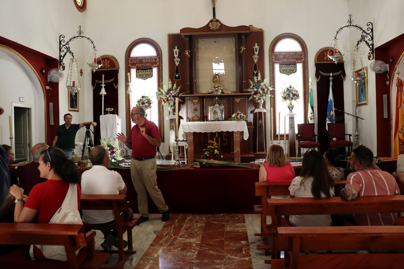 Visita guiada de la ONCE a la Hermandad de Emigrantes de Huelva, en imágenes