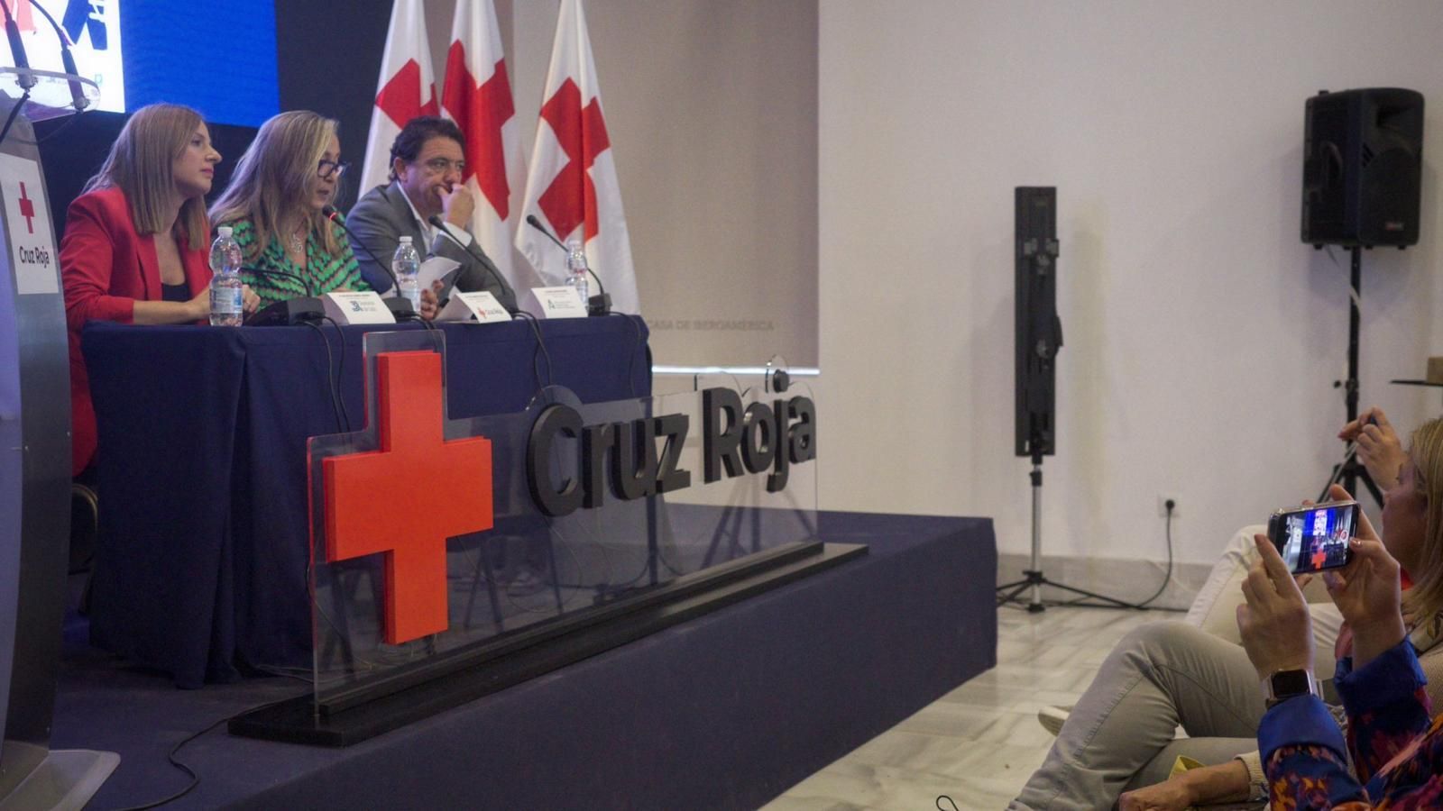 Gran acogida de la IV Feria de Empleo de Cruz Roja