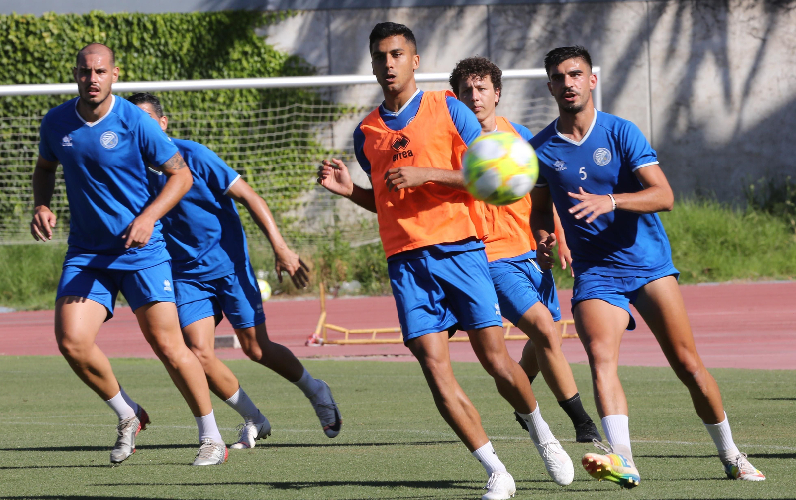 Toboso, junto a Amin y Antonio Sánchez, en un lance de un entrenamiento en Chapín.