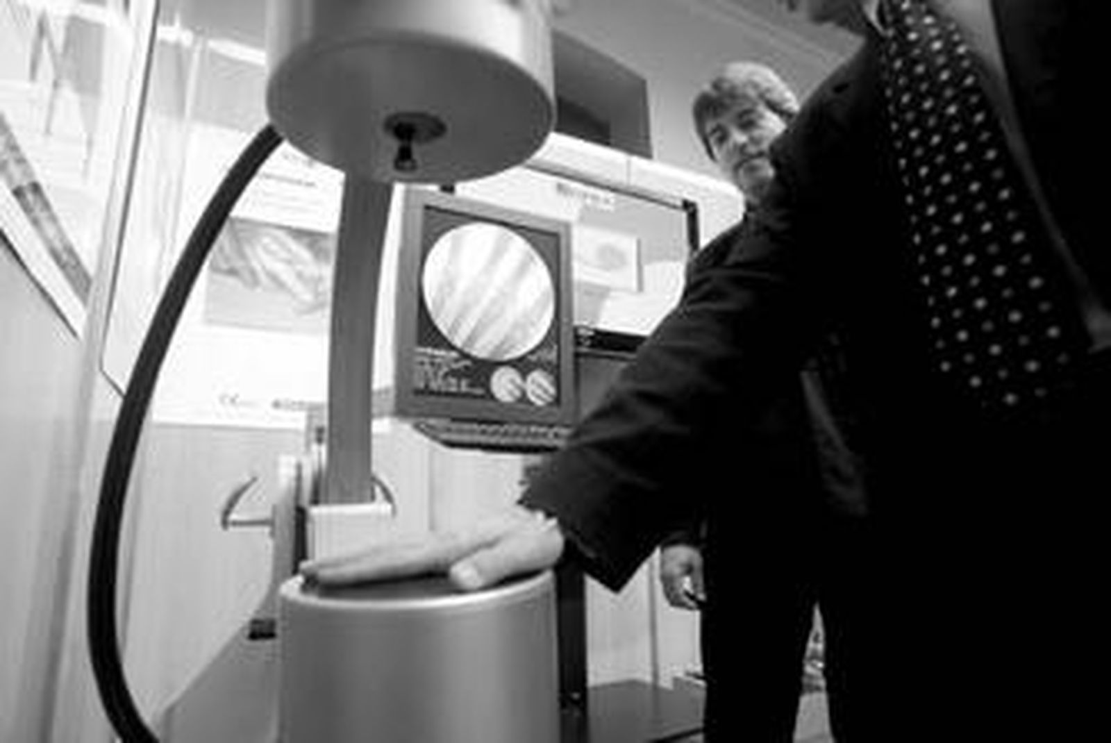 Tecnología médica para la mano en el área de exposiciones del Palacio de Congresos.