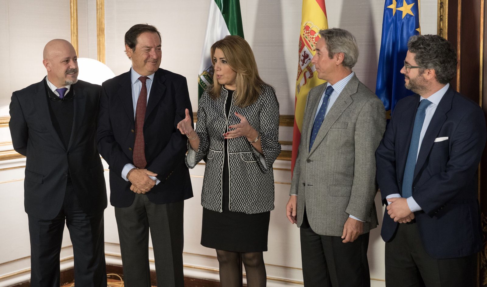 La presidenta de la Junta, Susana Díaz, ayer con los representantes empresariales del sector.
