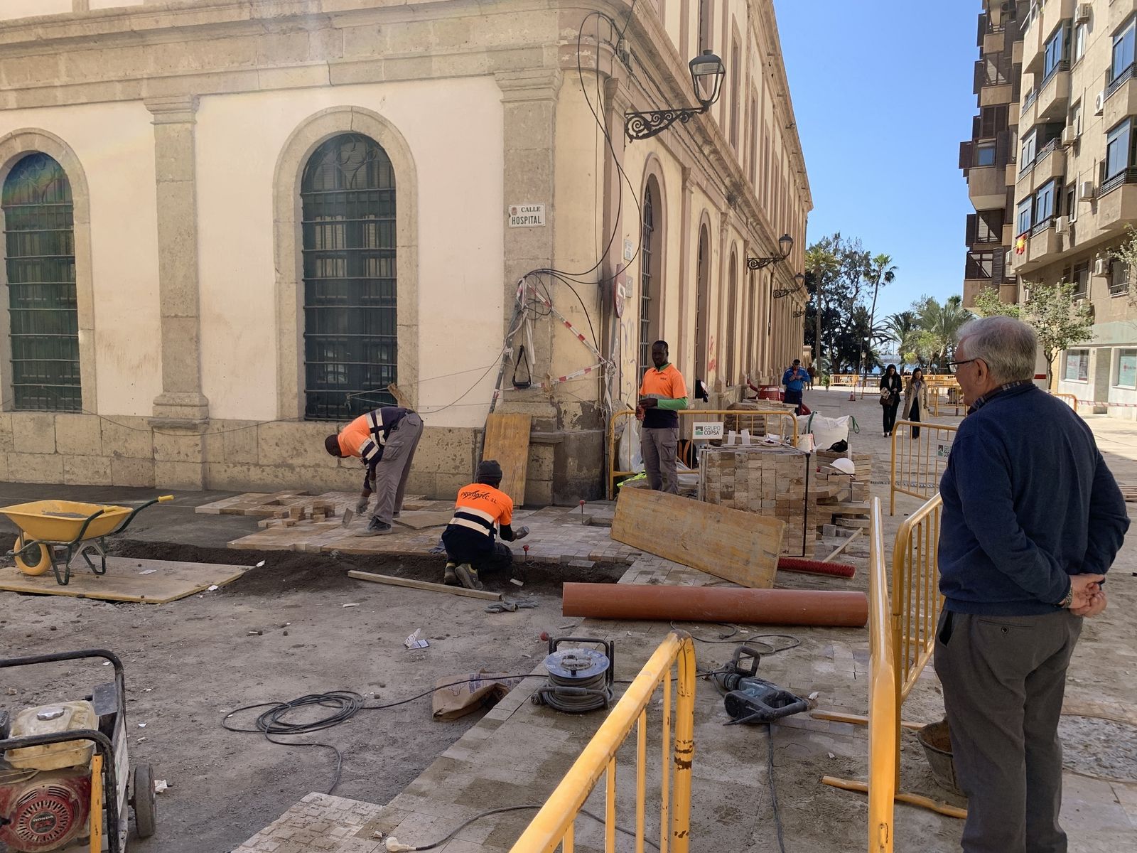 Obras en la confluencia de la calle La Reina con calle Hospital
