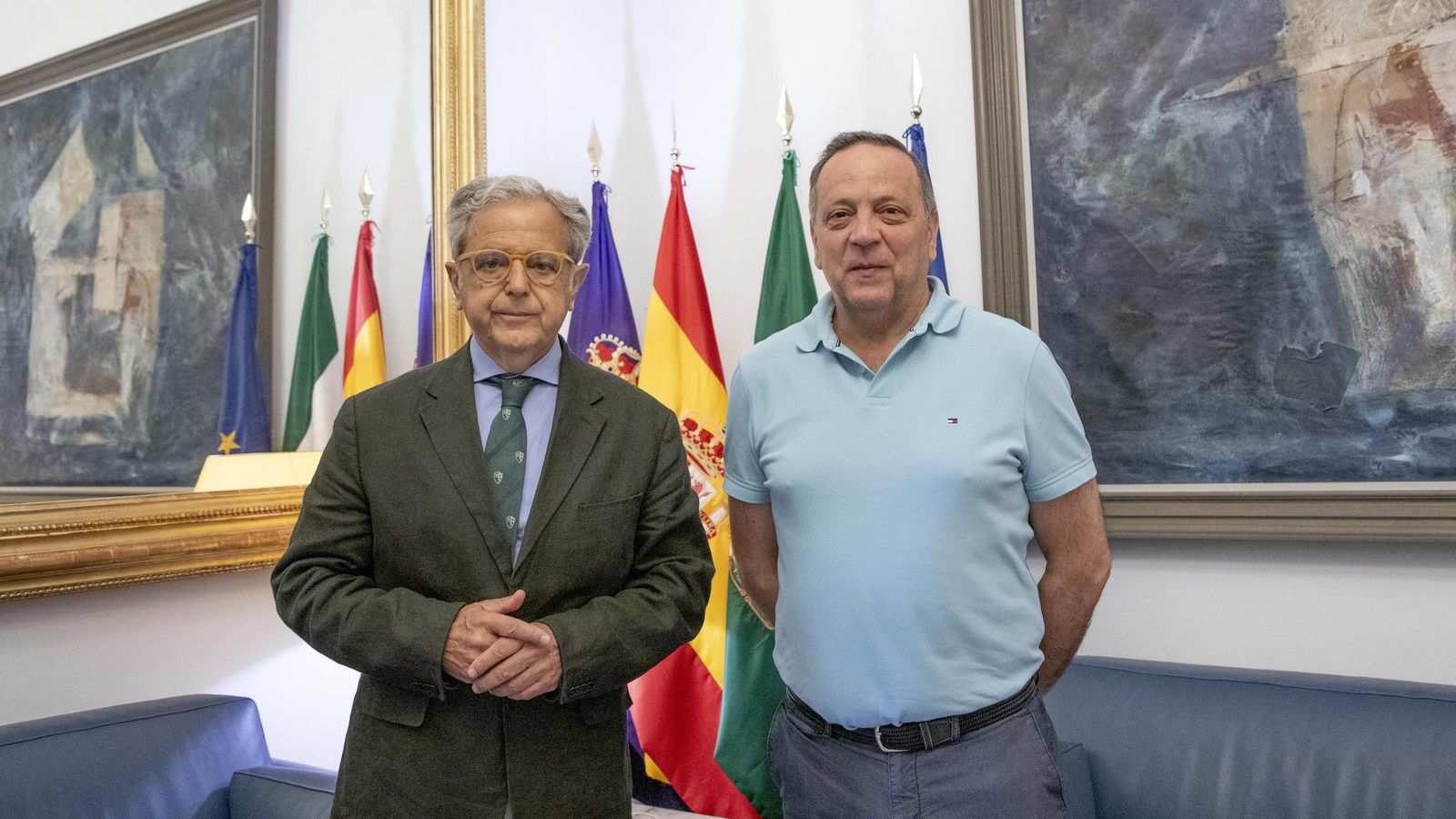 Salvador Fuentes y Francisco Martínez, tras la firma del acuerdo entre la Diputación y Facua.