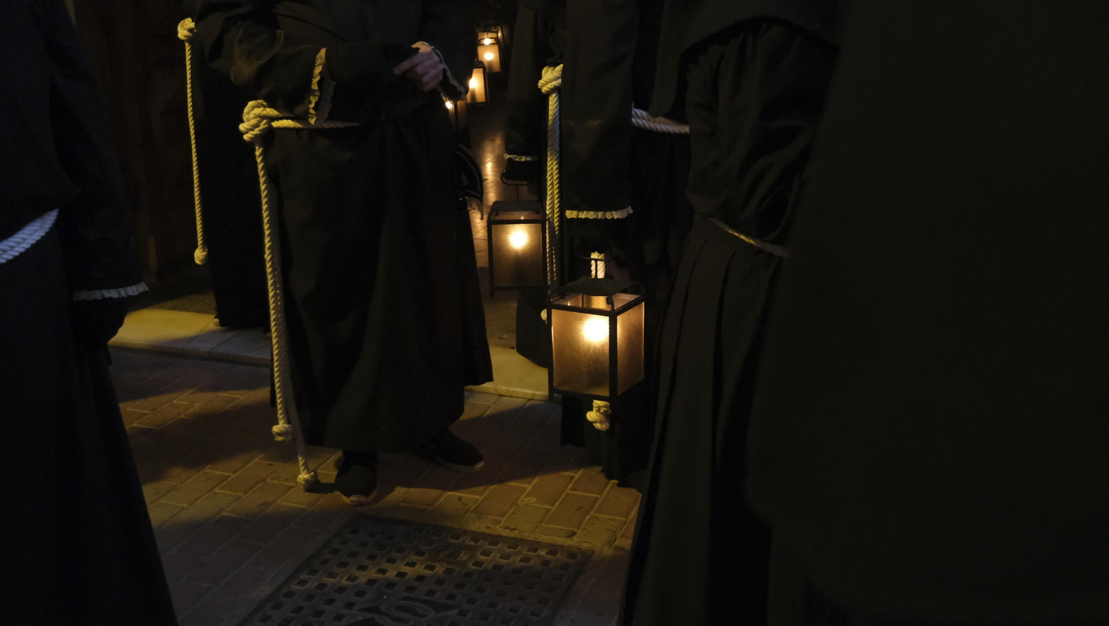 Procesión del Perdón en Almería, en imágenes