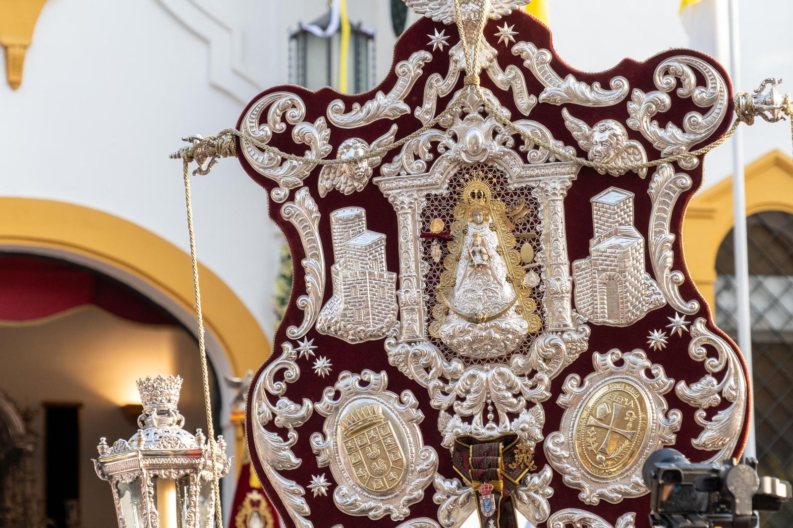 Imágenes del Rosario Jubilar rociero celebrado por las 25 hermandades filiales de la Matriz de Almonte en La Merced