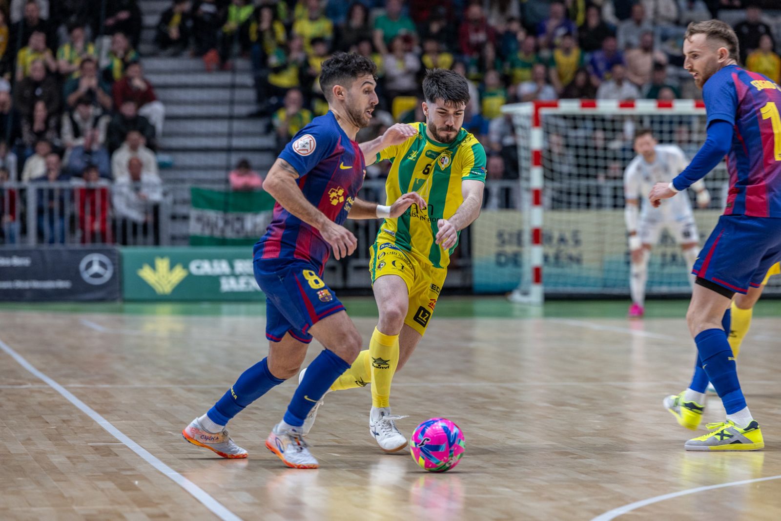 Las mejores imágenes del espectacular encuentro entre Jaén Paraíso Interior FS y Barça (3-3)