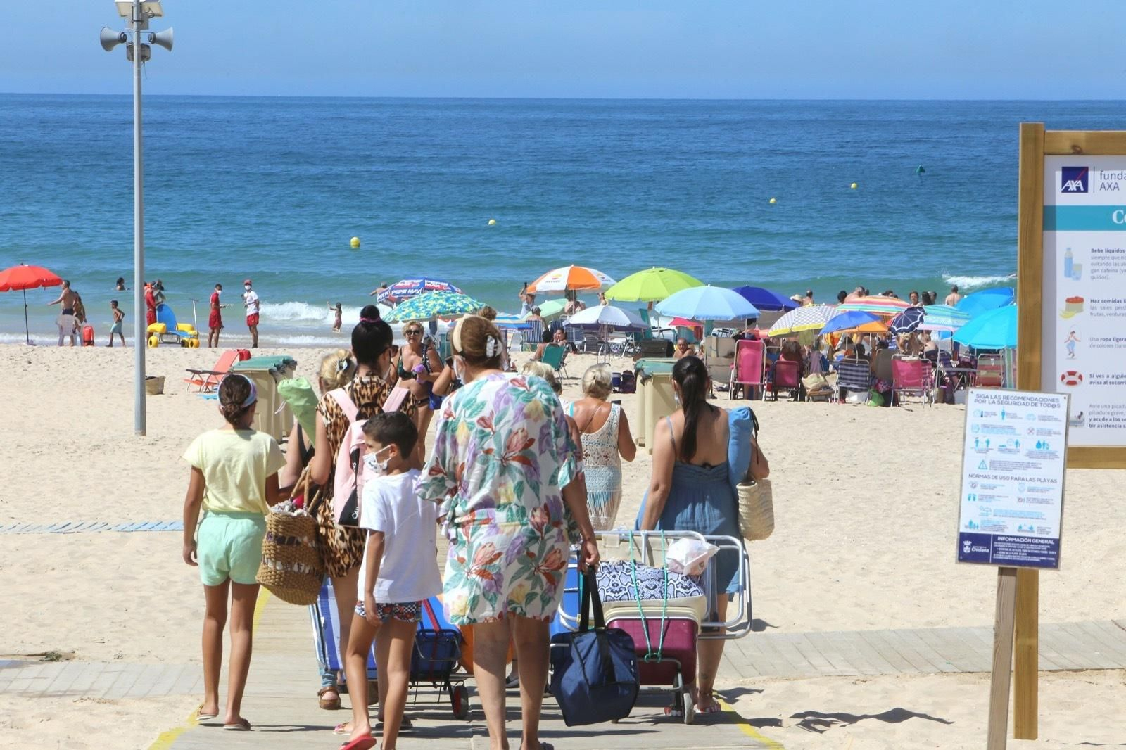 Uno de los accesos a la playa de La Barrosa, en una imagen de hace unos días.