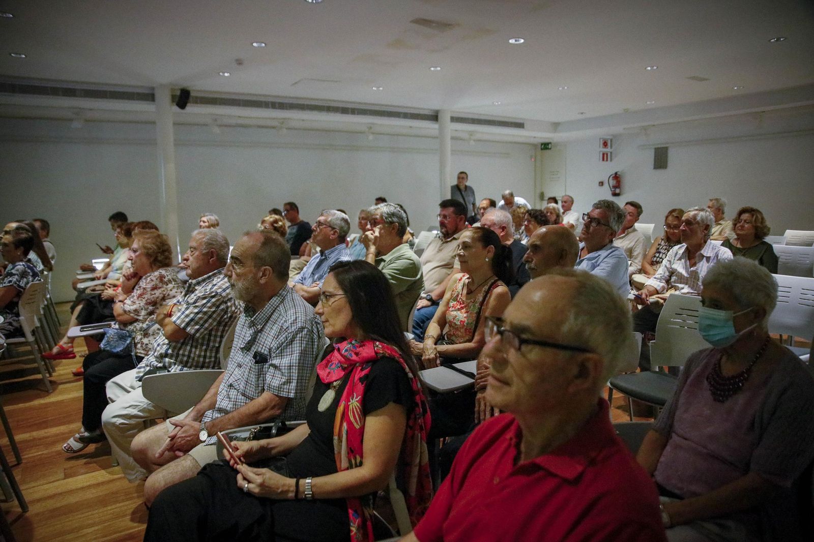Las imágenes de la conferencia dentro de la "Semana Cultural Puerta Europa" de Ginés Valera en Almería