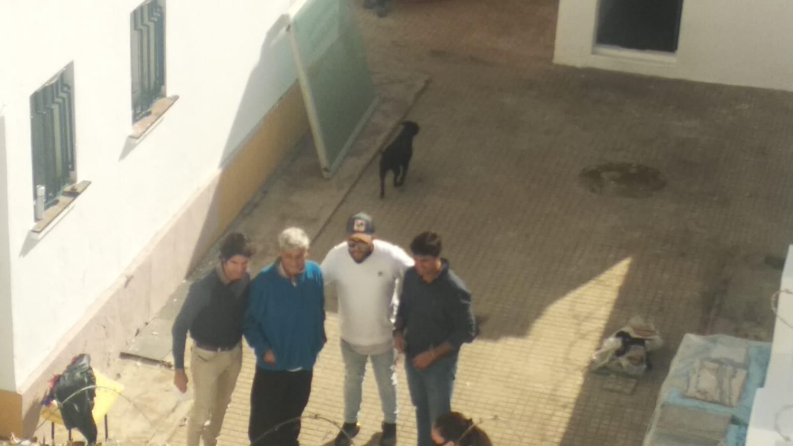 Los hermanos Rivera con su tío 'Riverita'.