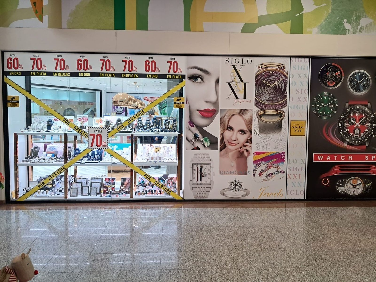 El escaparate de la joyería.