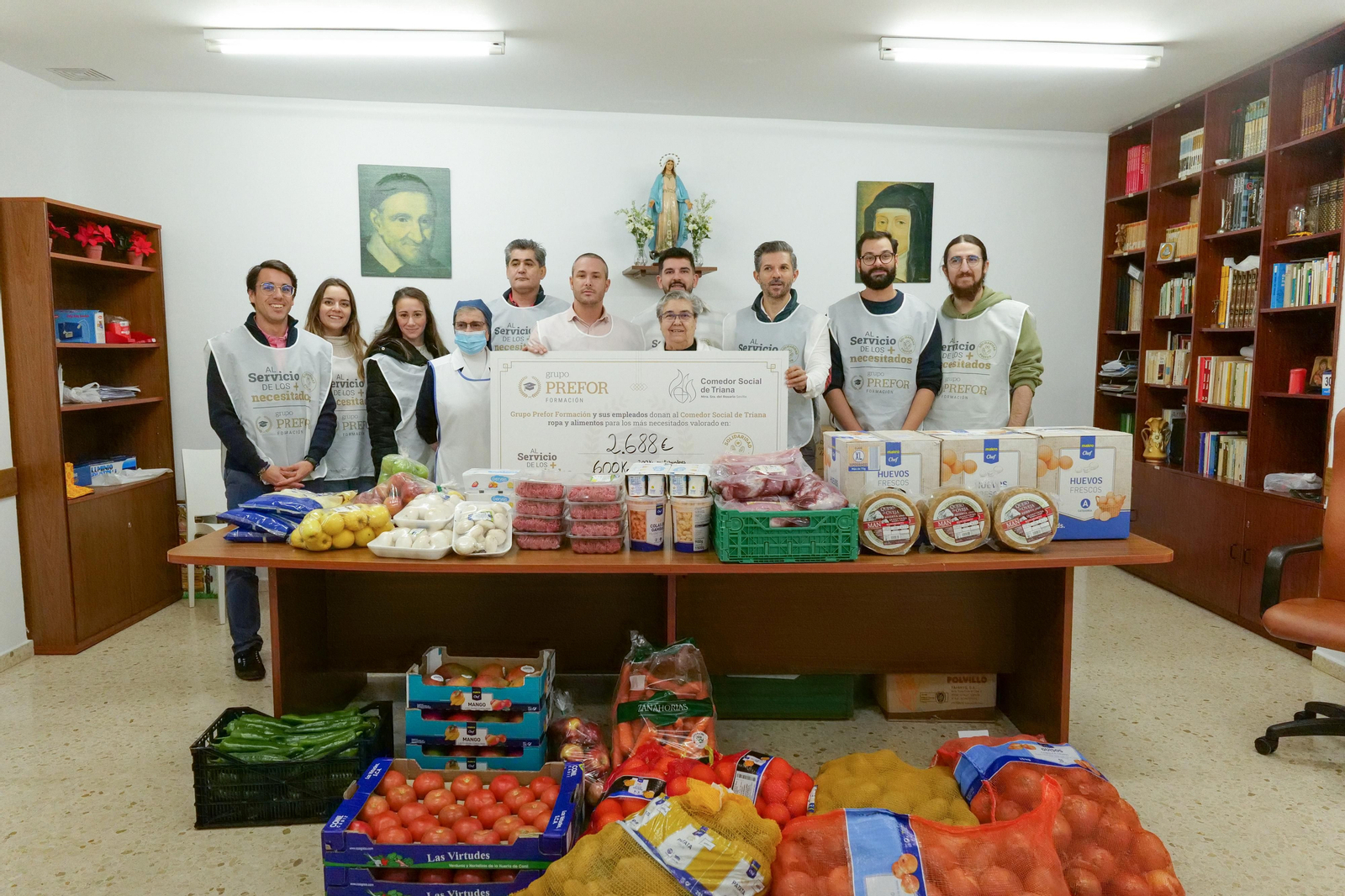 Grupo Prefor Formación dona alimentos al Comedor Social de Triana